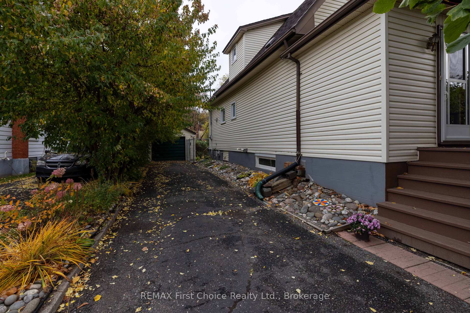 Photo 2 of 226 Balmoral Street, Thunder Bay, McKeller Park — HOMEH