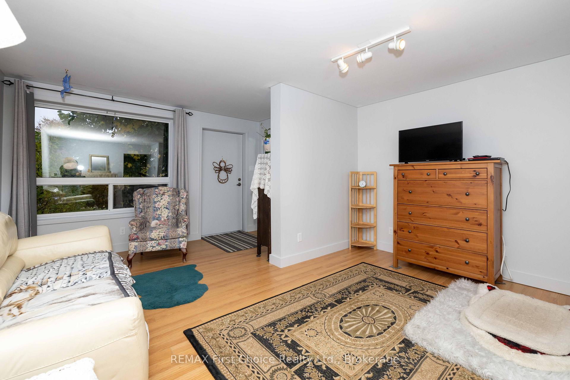 Photo 8 of 226 Balmoral Street, Thunder Bay, McKeller Park — HOMEH