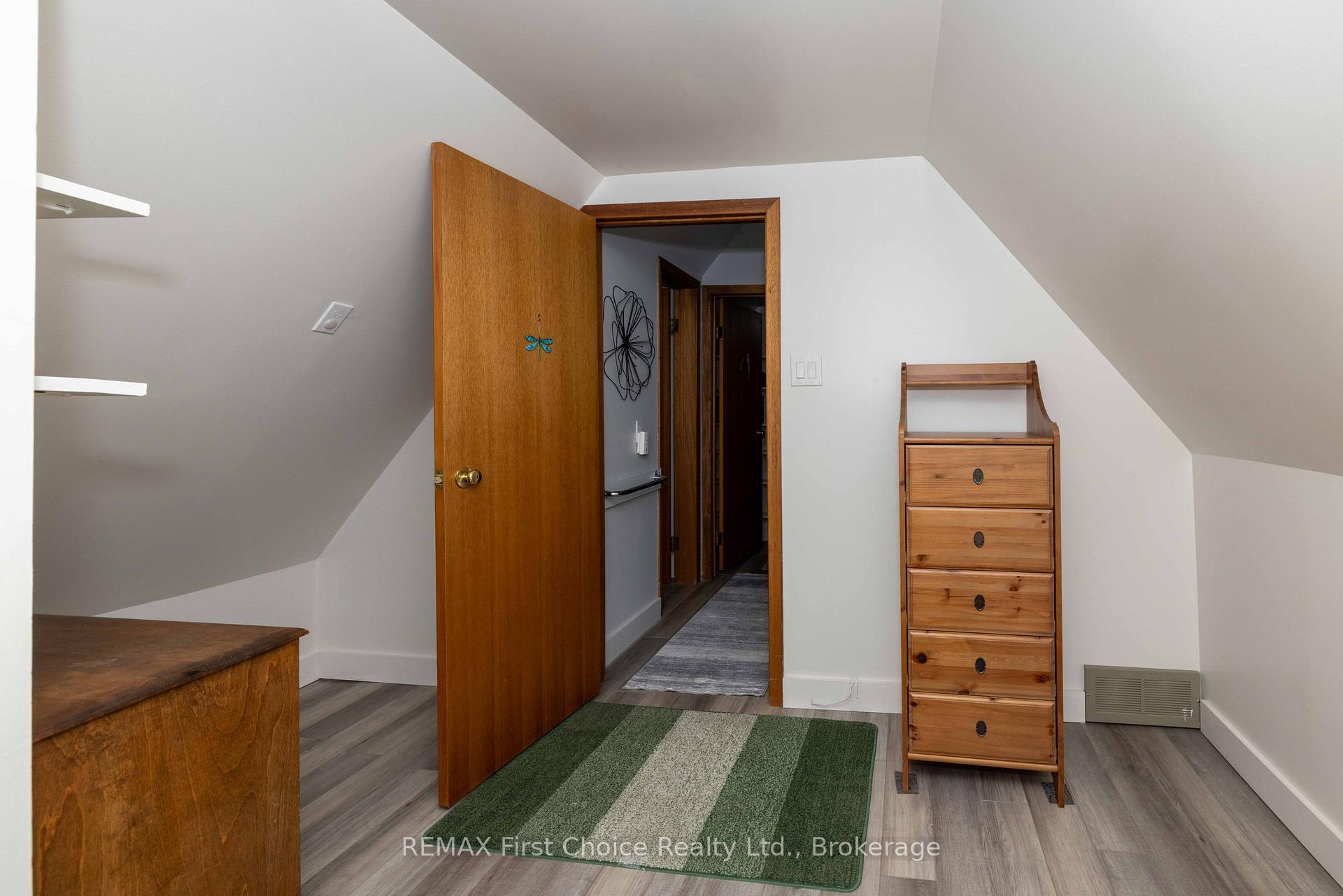Photo 17 of 226 Balmoral Street, Thunder Bay, McKeller Park — HOMEH