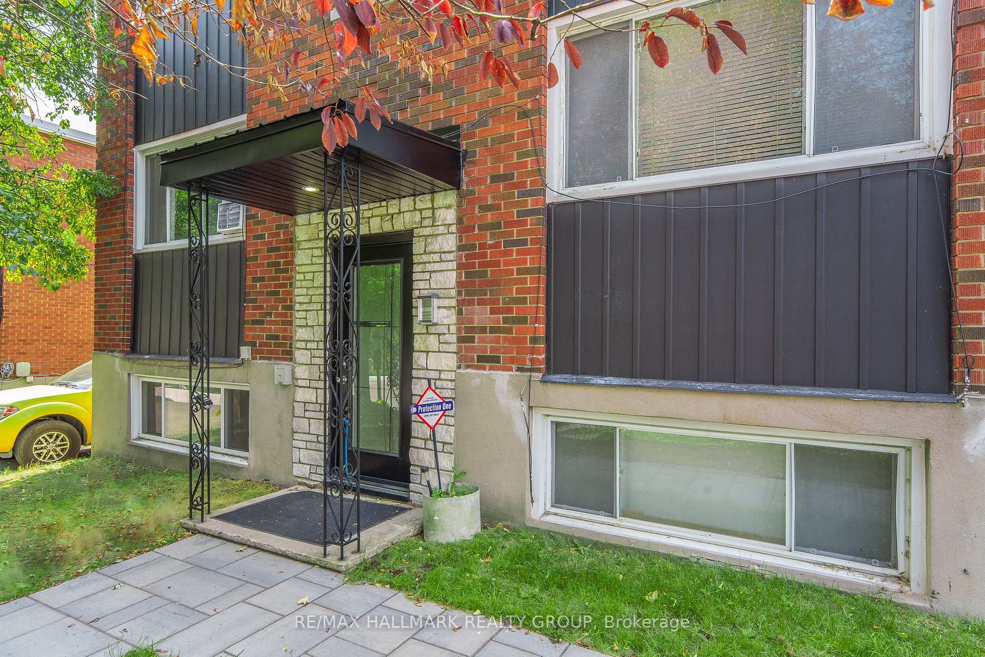 Photo 2 of Unit 4, 108 Lebrun Street, Ottawa, Vanier — HOMEH
