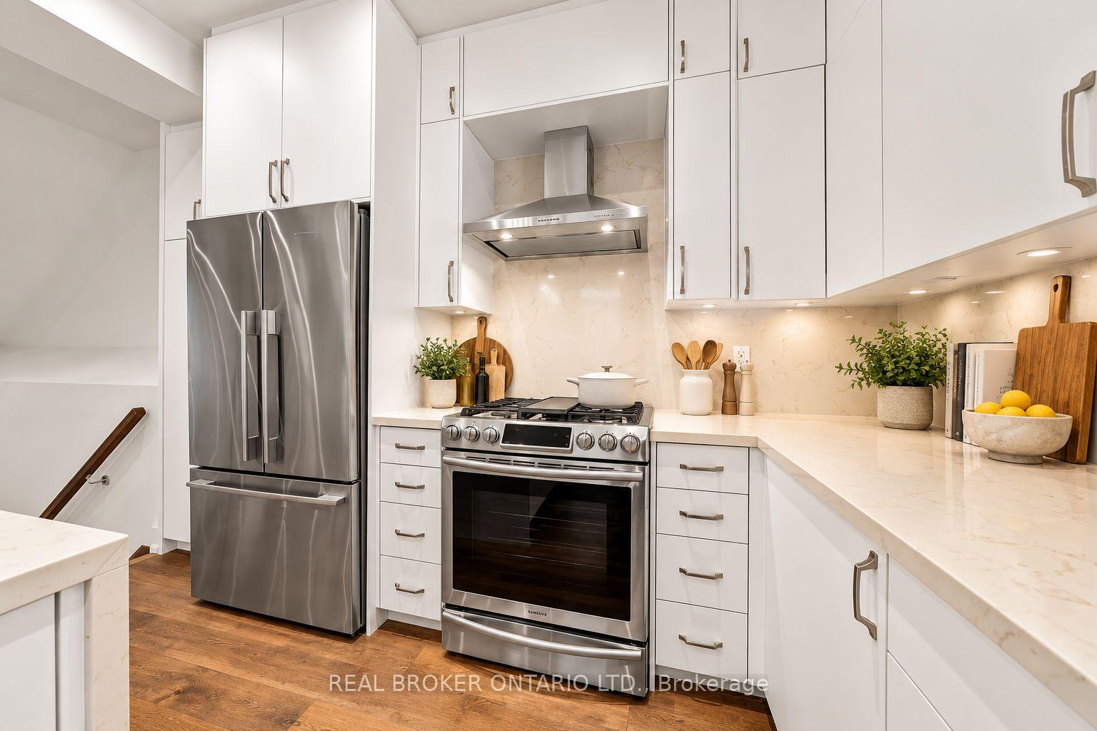 Photo 9 of 26 Bishop Street, Toronto, The Annex — HOMEH