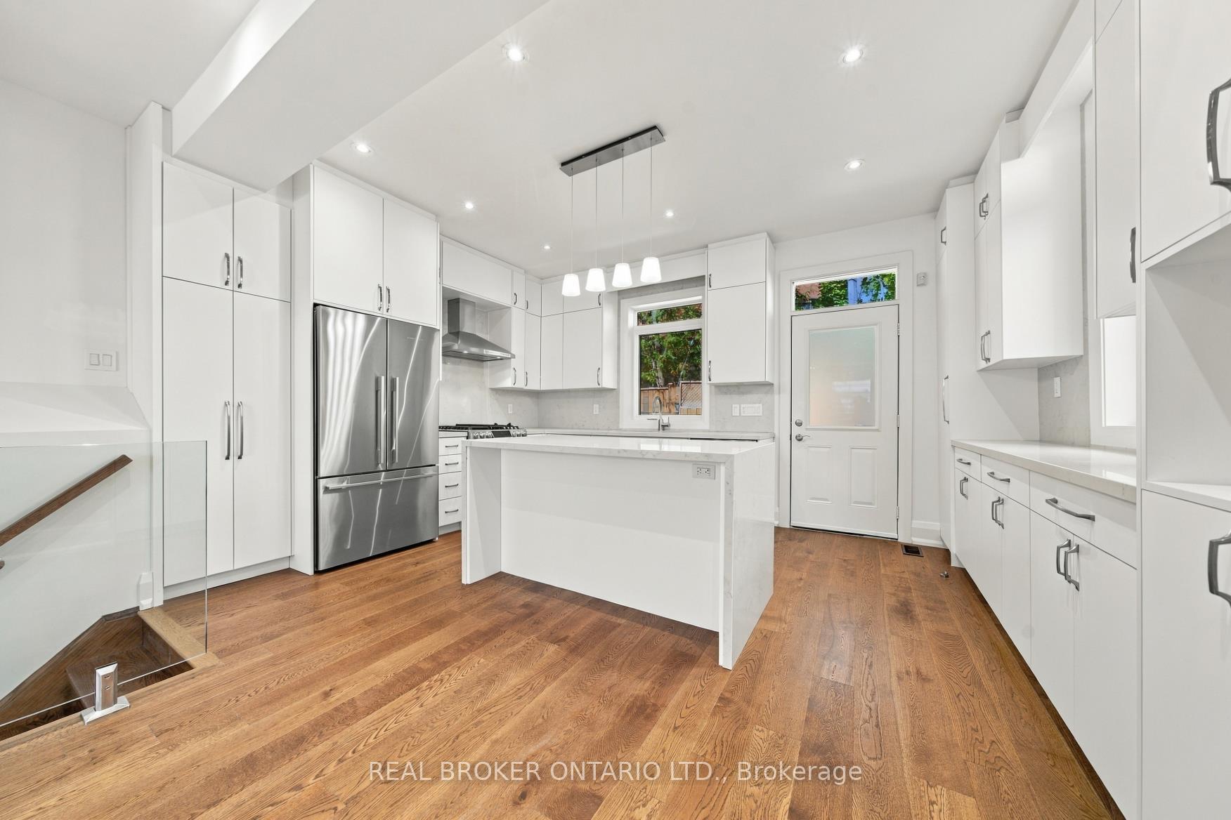 Photo 11 of 26 Bishop Street, Toronto, The Annex — HOMEH