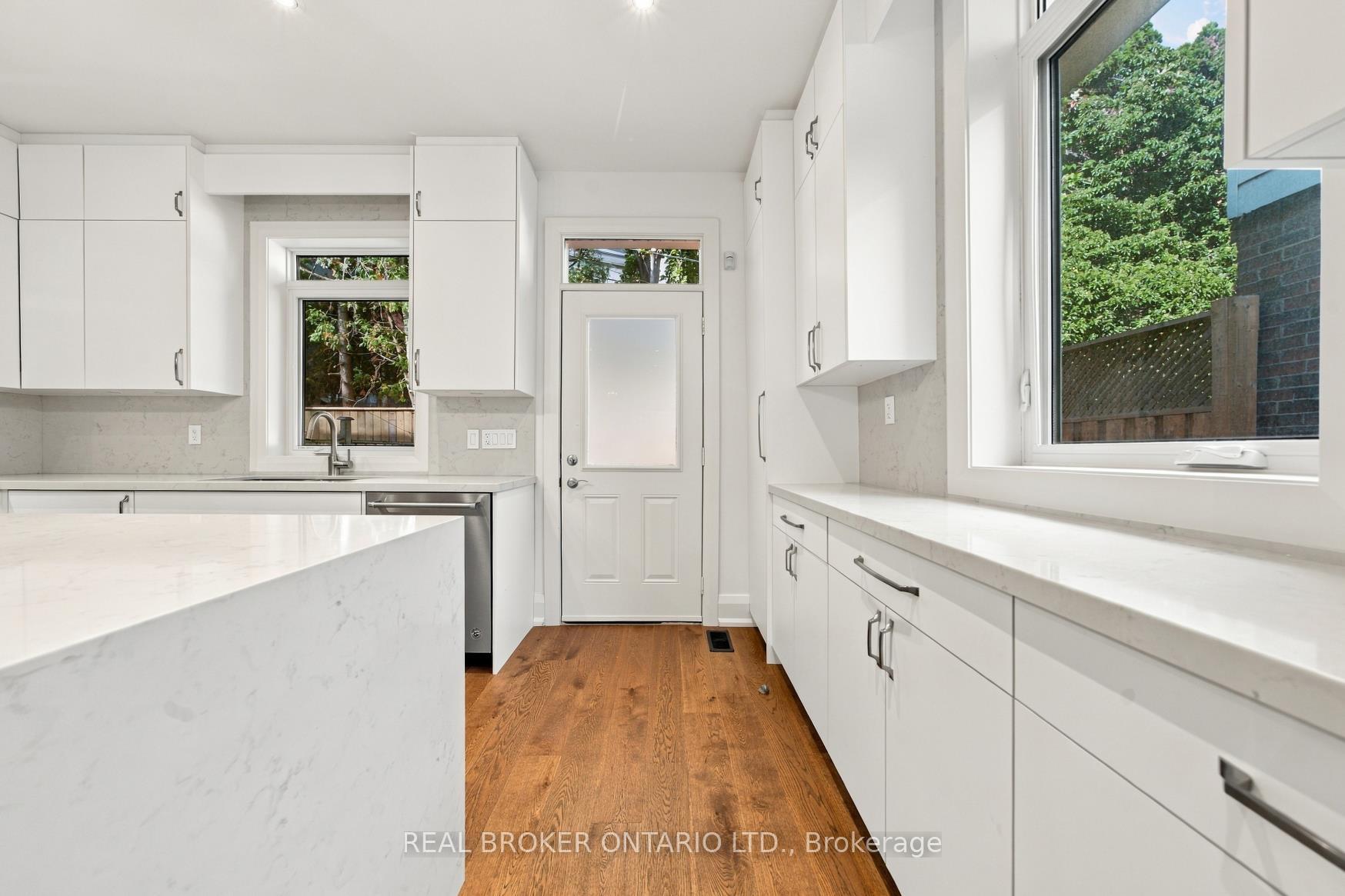Photo 12 of 26 Bishop Street, Toronto, The Annex — HOMEH