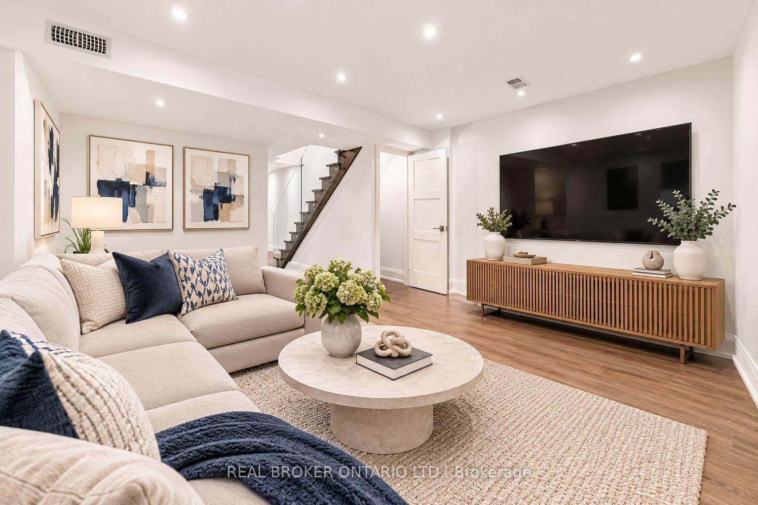 Photo 23 of 26 Bishop Street, Toronto, The Annex — HOMEH