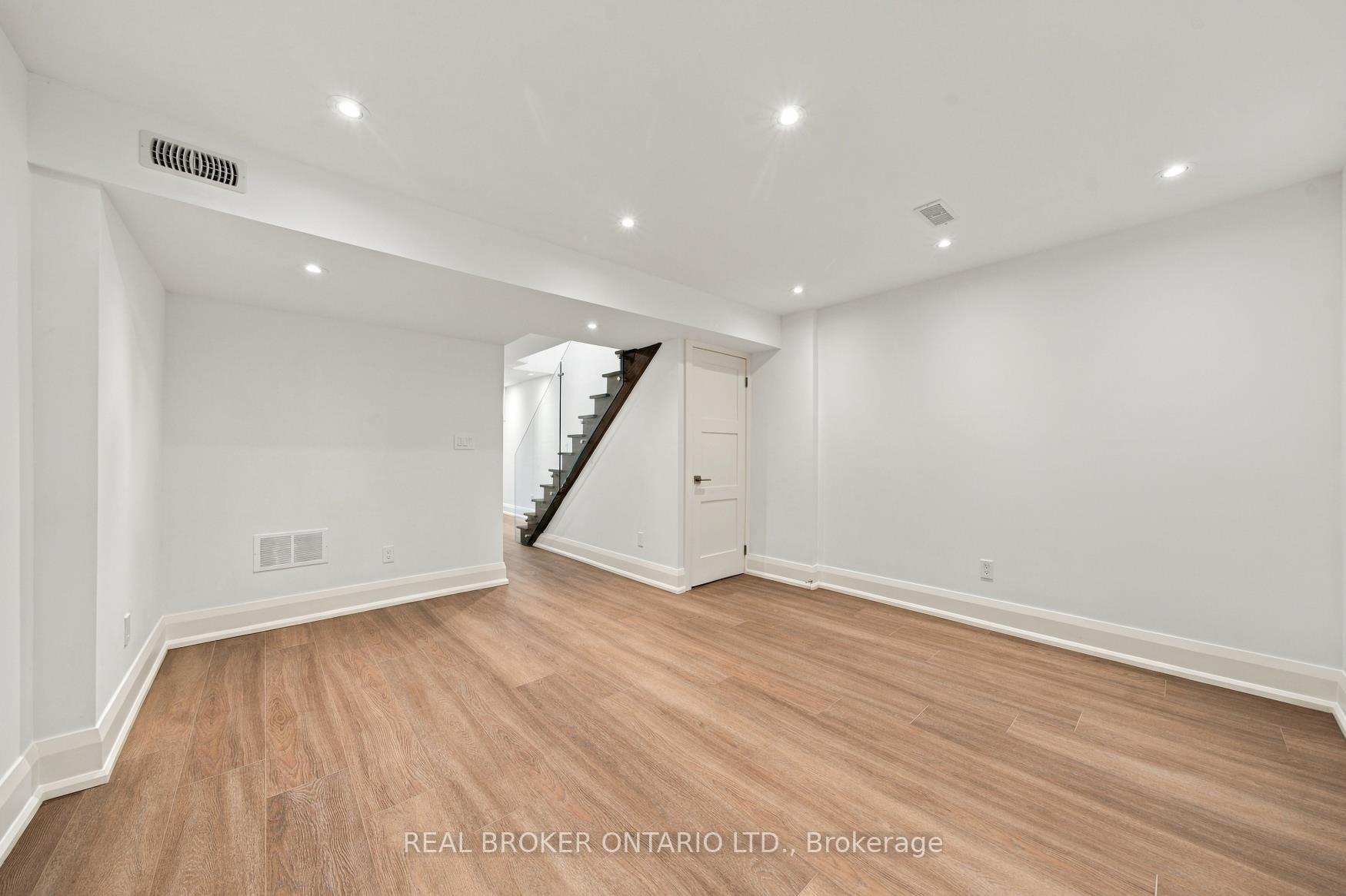 Photo 24 of 26 Bishop Street, Toronto, The Annex — HOMEH