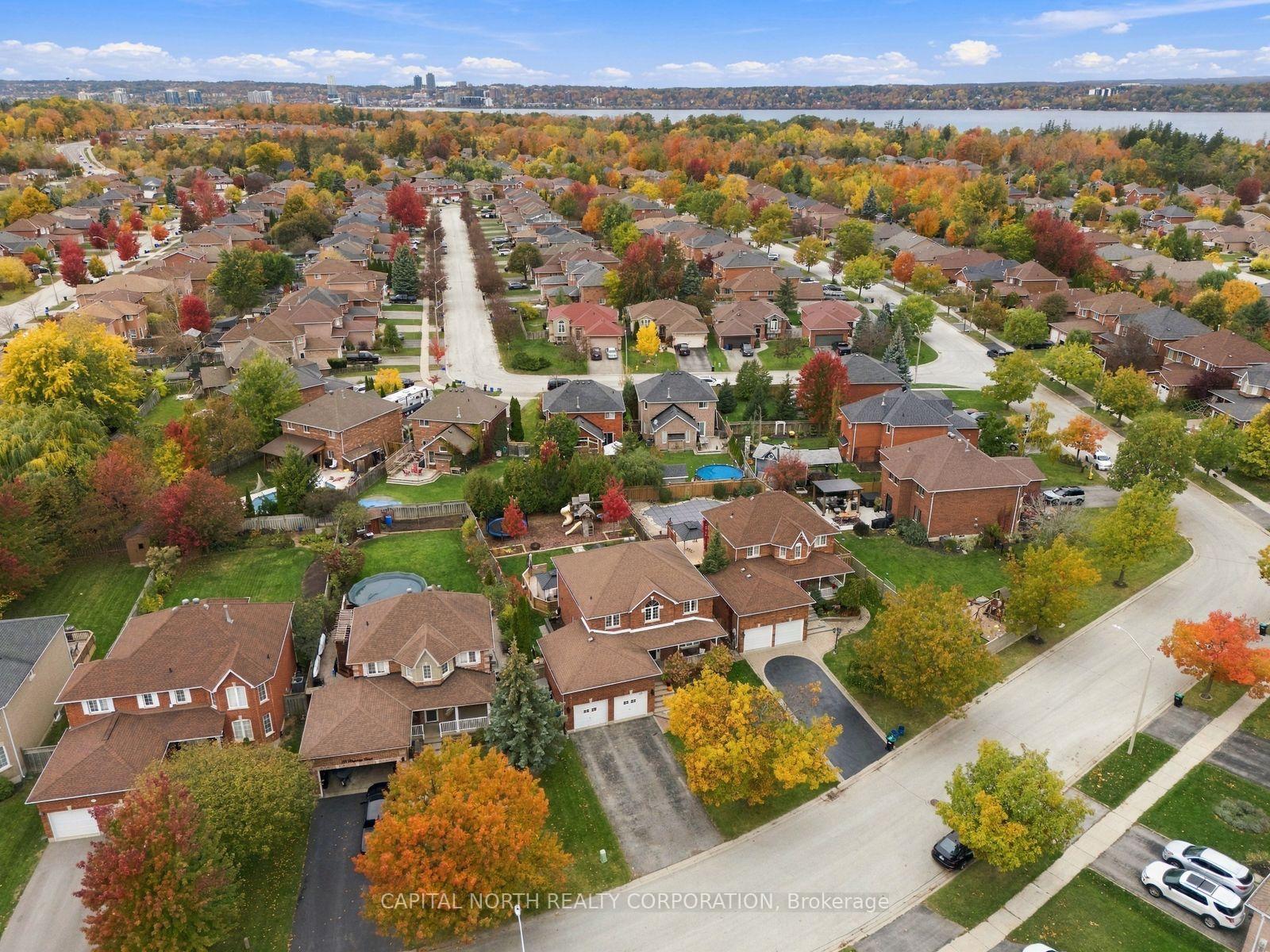 Photo 2 of 111 Kingsridge Road, Barrie, Bayshore — HOMEH