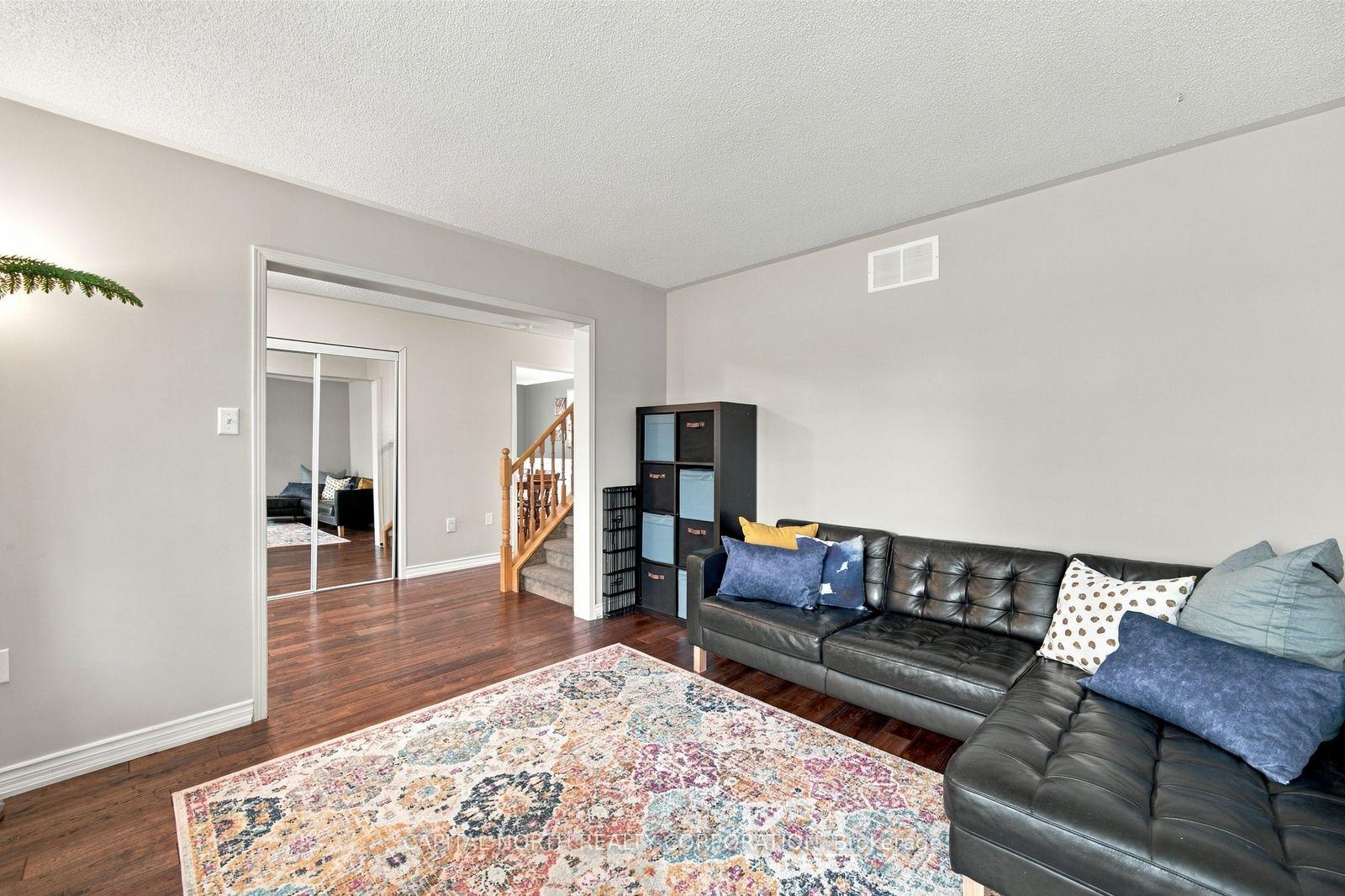 Photo 12 of 111 Kingsridge Road, Barrie, Bayshore — HOMEH