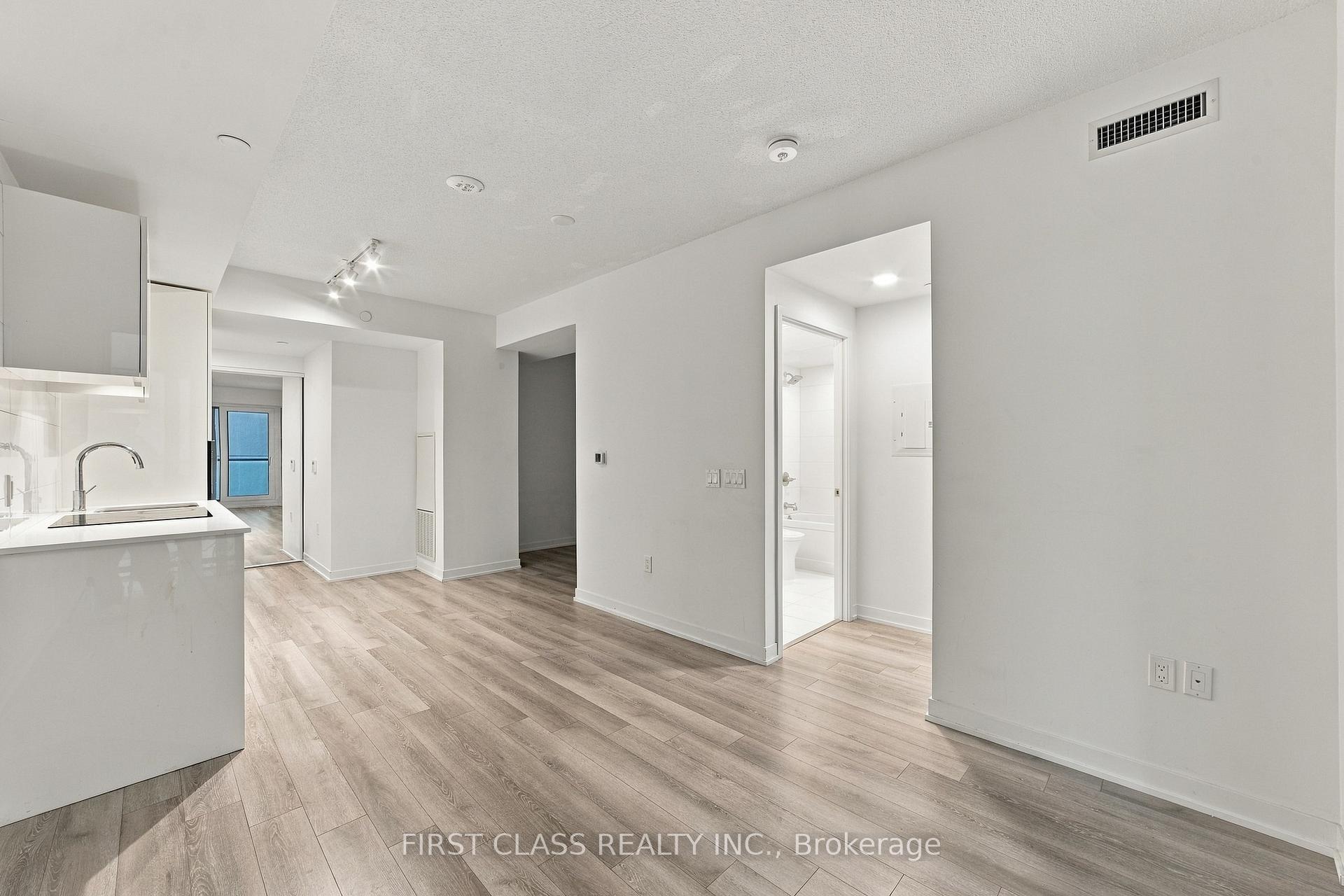 Photo 7 of Unit 401, 238 Simcoe Street, Toronto, Kensington-Chinatown — HOMEH