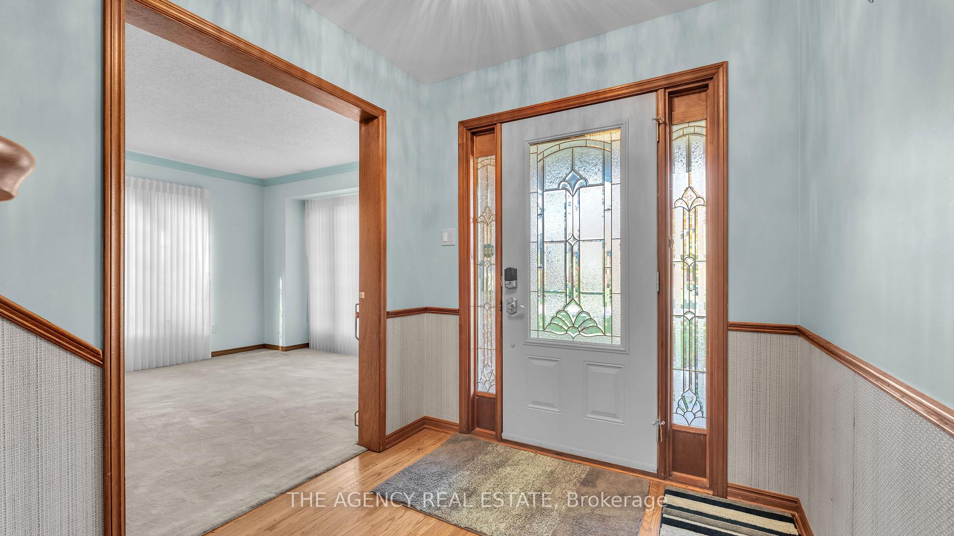 Photo 4 of 32 Glenview Crescent, London, North H — HOMEH