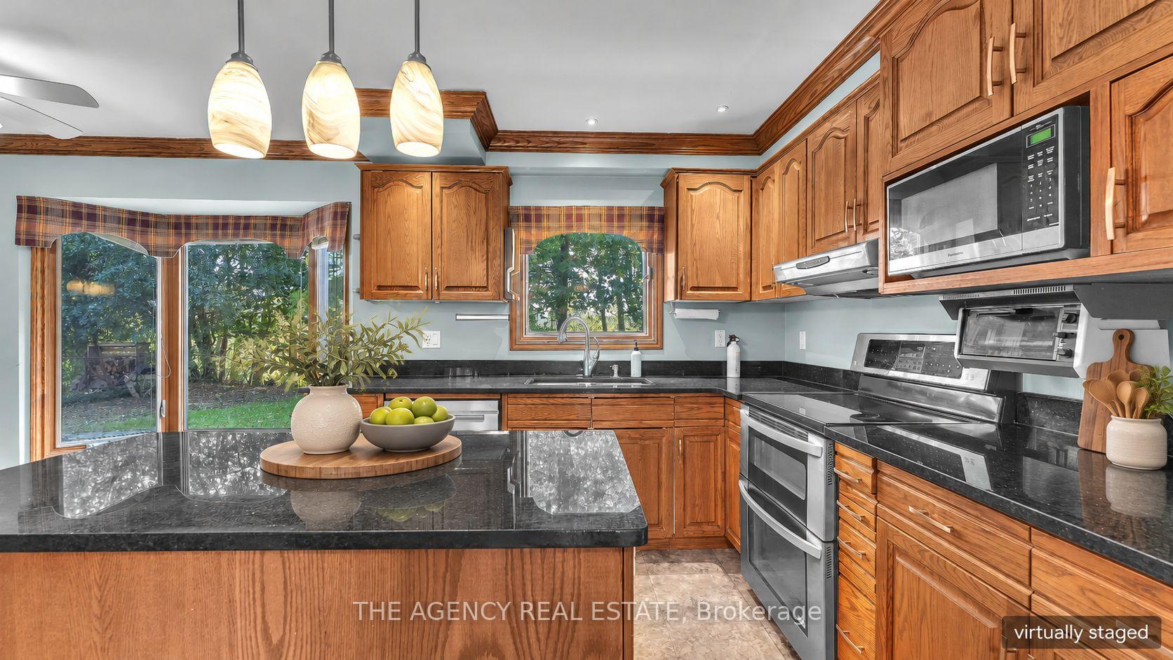 Photo 8 of 32 Glenview Crescent, London, North H — HOMEH