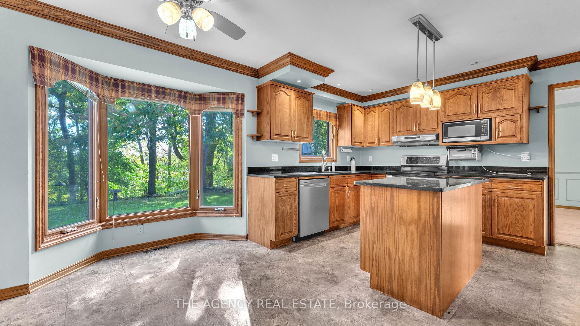 Photo 9 of 32 Glenview Crescent, London, North H — HOMEH