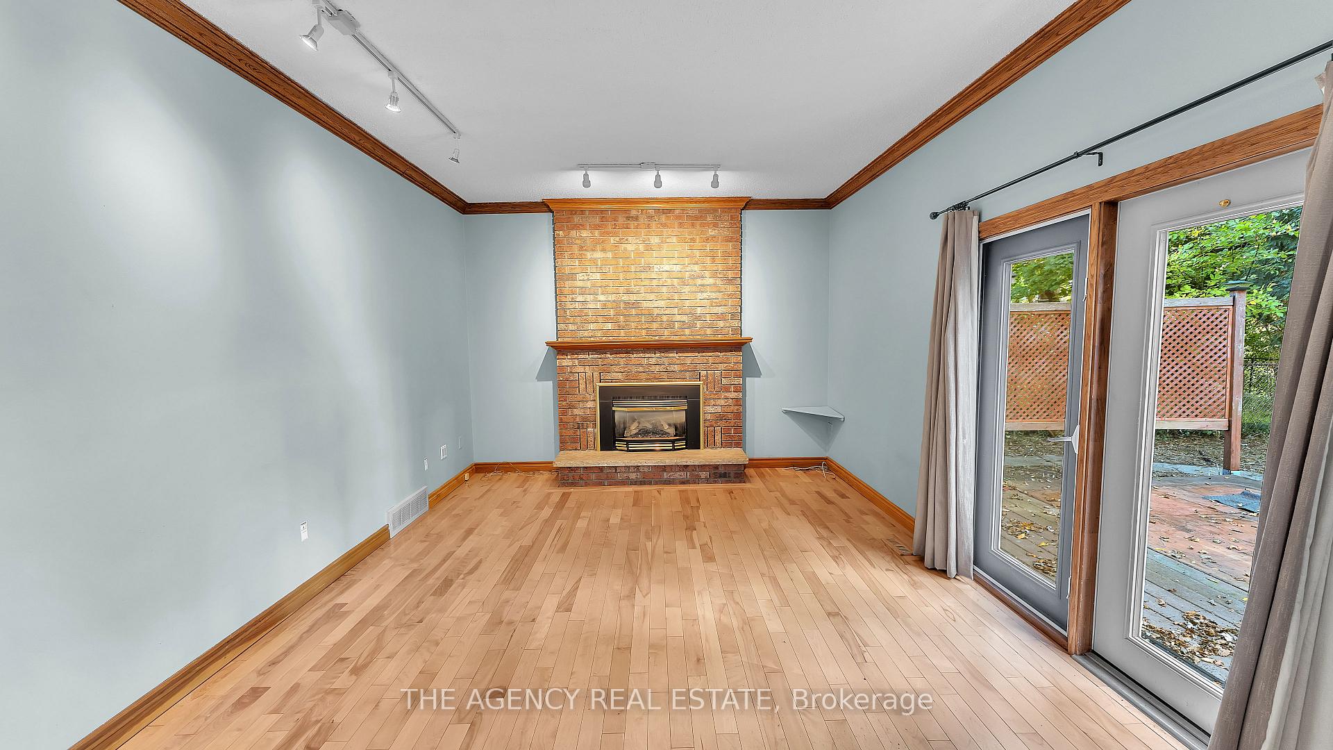 Photo 14 of 32 Glenview Crescent, London, North H — HOMEH