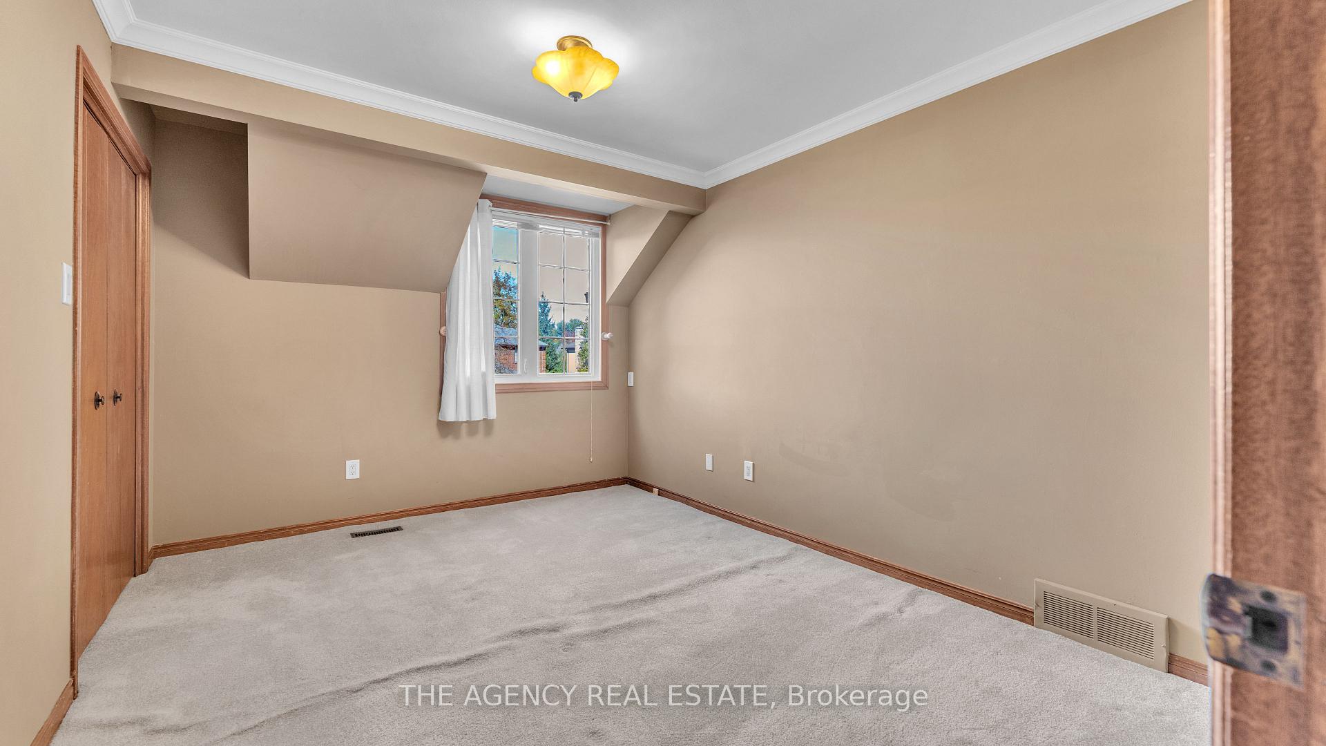 Photo 31 of 32 Glenview Crescent, London, North H — HOMEH