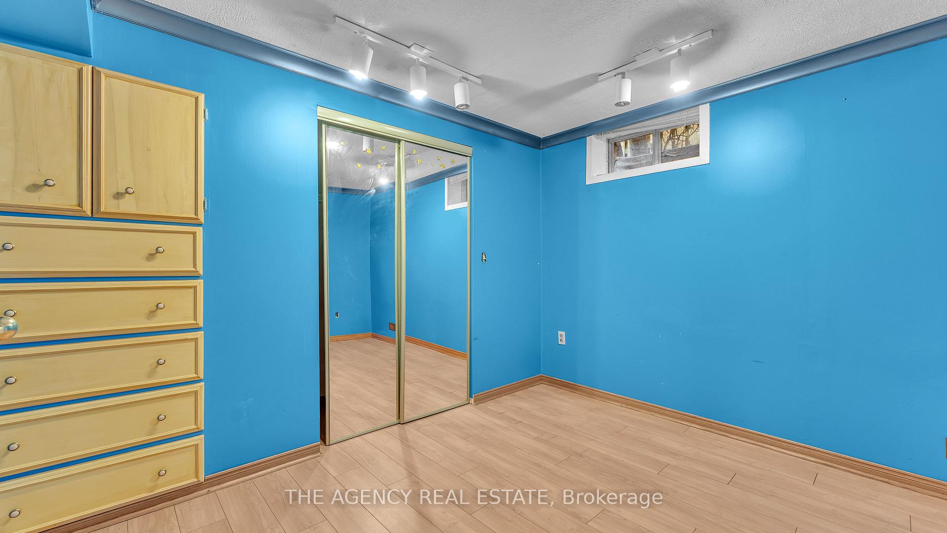 Photo 38 of 32 Glenview Crescent, London, North H — HOMEH