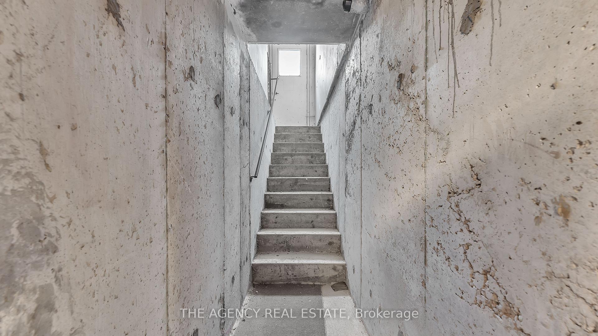 Photo 50 of 32 Glenview Crescent, London, North H — HOMEH