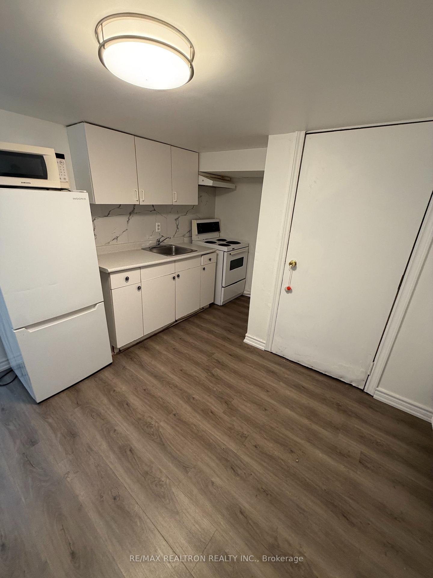 Photo 7 of Unit Basement Unit 2, 135 Emerson Avenue, Toronto, Dovercourt-Wallace Emerson-Junction — HOMEH