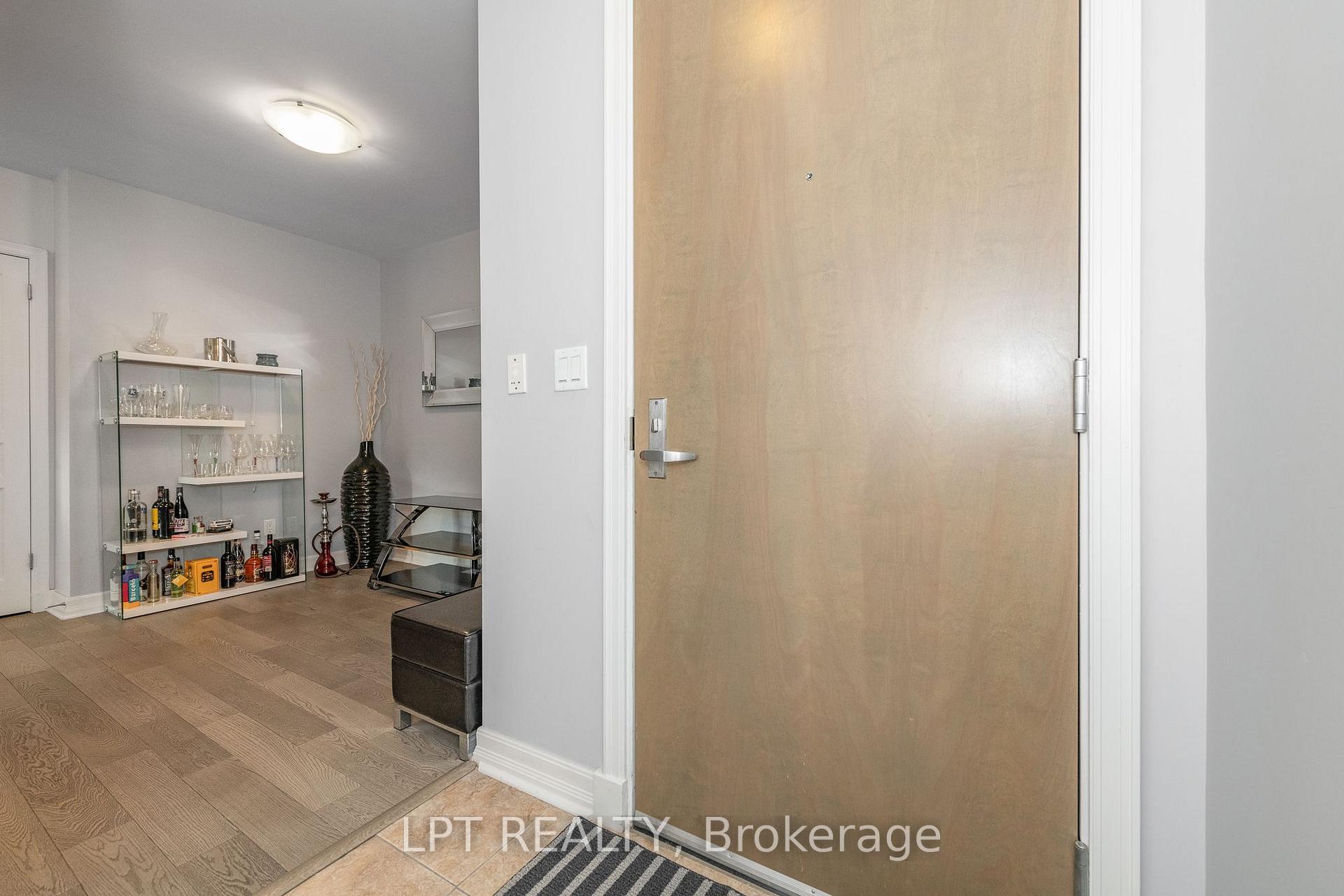 Photo 4 of Unit 305, 200 Besserer Street, Ottawa, Sandy Hill — HOMEH
