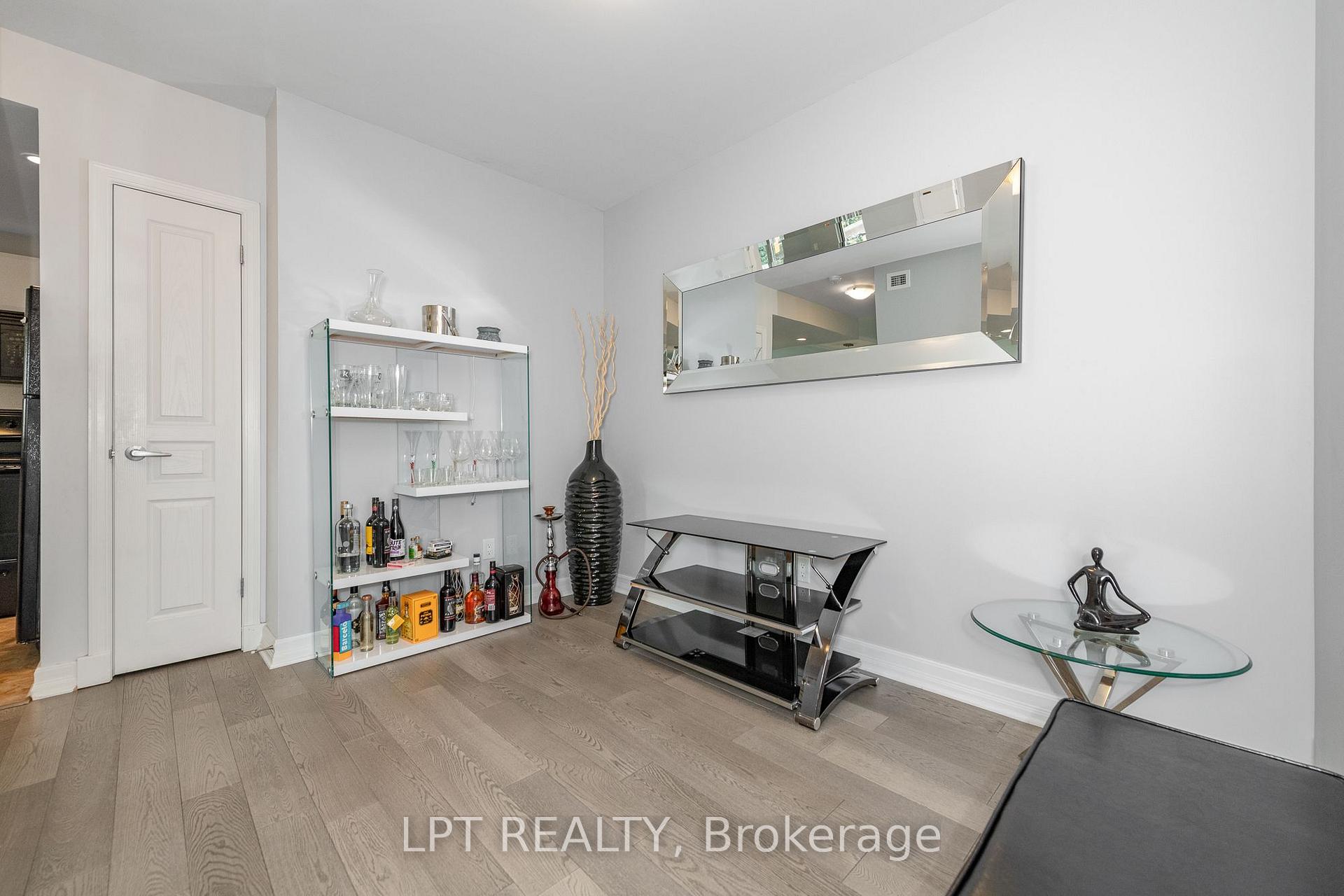 Photo 5 of Unit 305, 200 Besserer Street, Ottawa, Sandy Hill — HOMEH