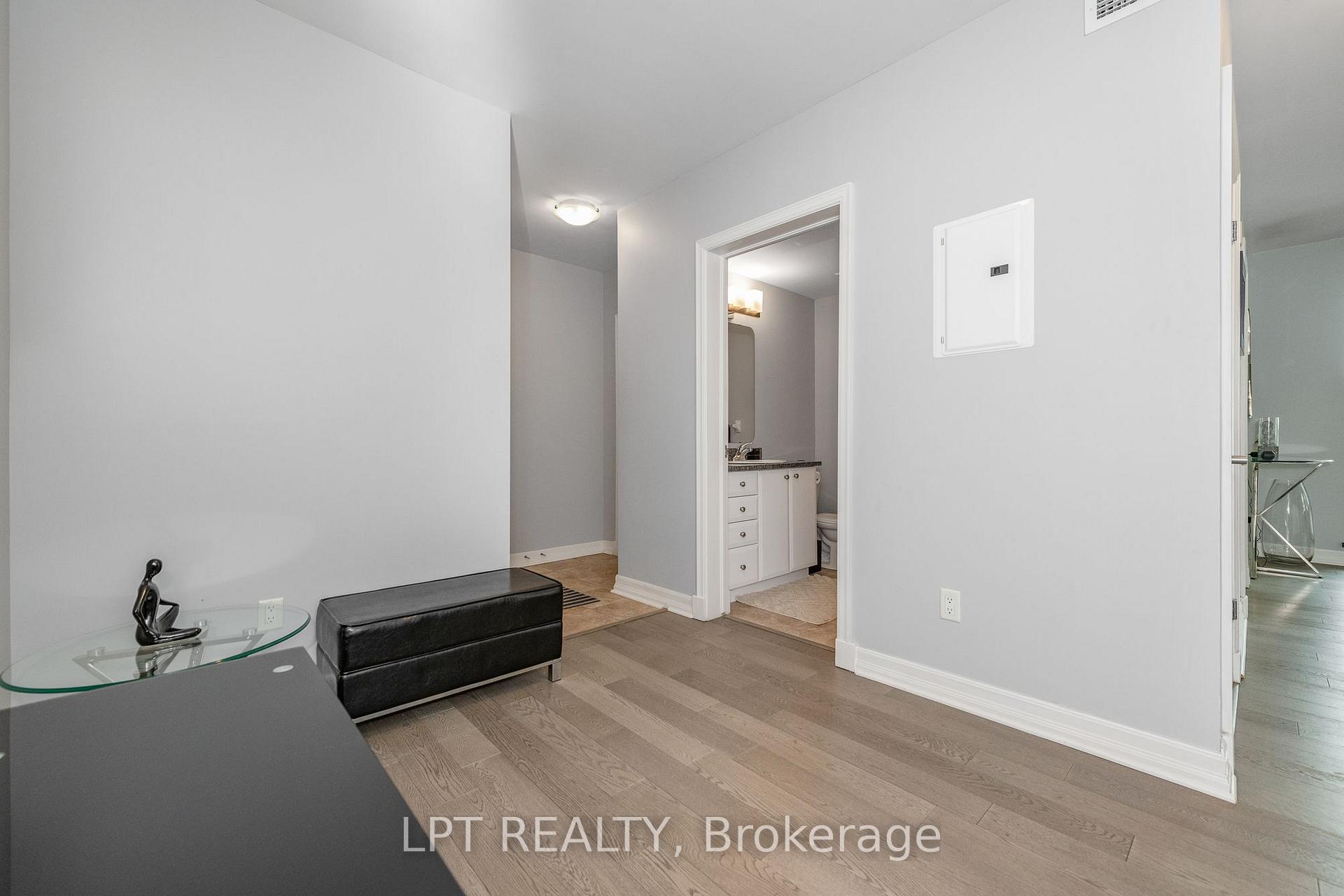 Photo 6 of Unit 305, 200 Besserer Street, Ottawa, Sandy Hill — HOMEH