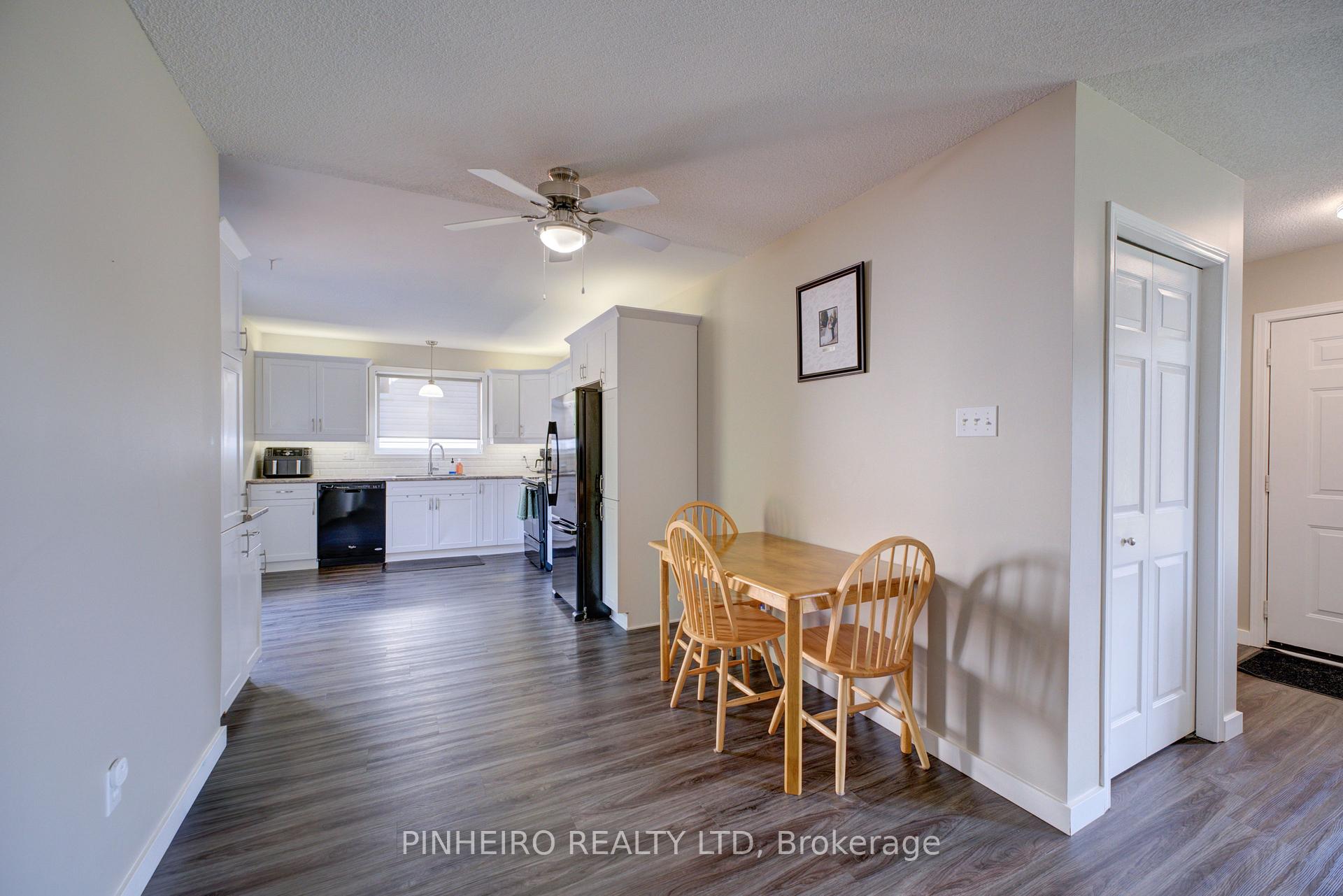 Photo 8 of 42 Hickory Boulevard W, Strathroy-Caradoc, SE — HOMEH