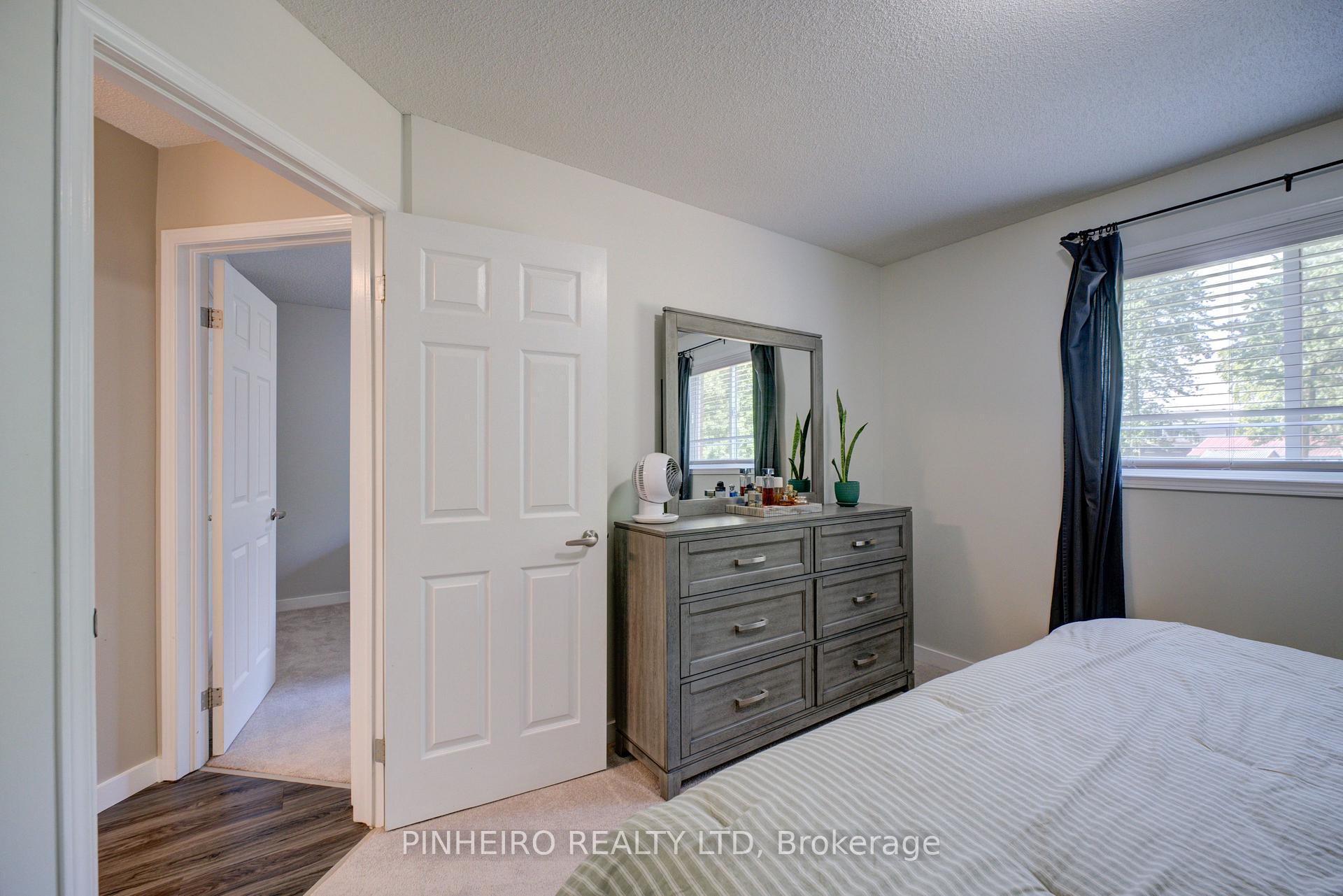Photo 17 of 42 Hickory Boulevard W, Strathroy-Caradoc, SE — HOMEH