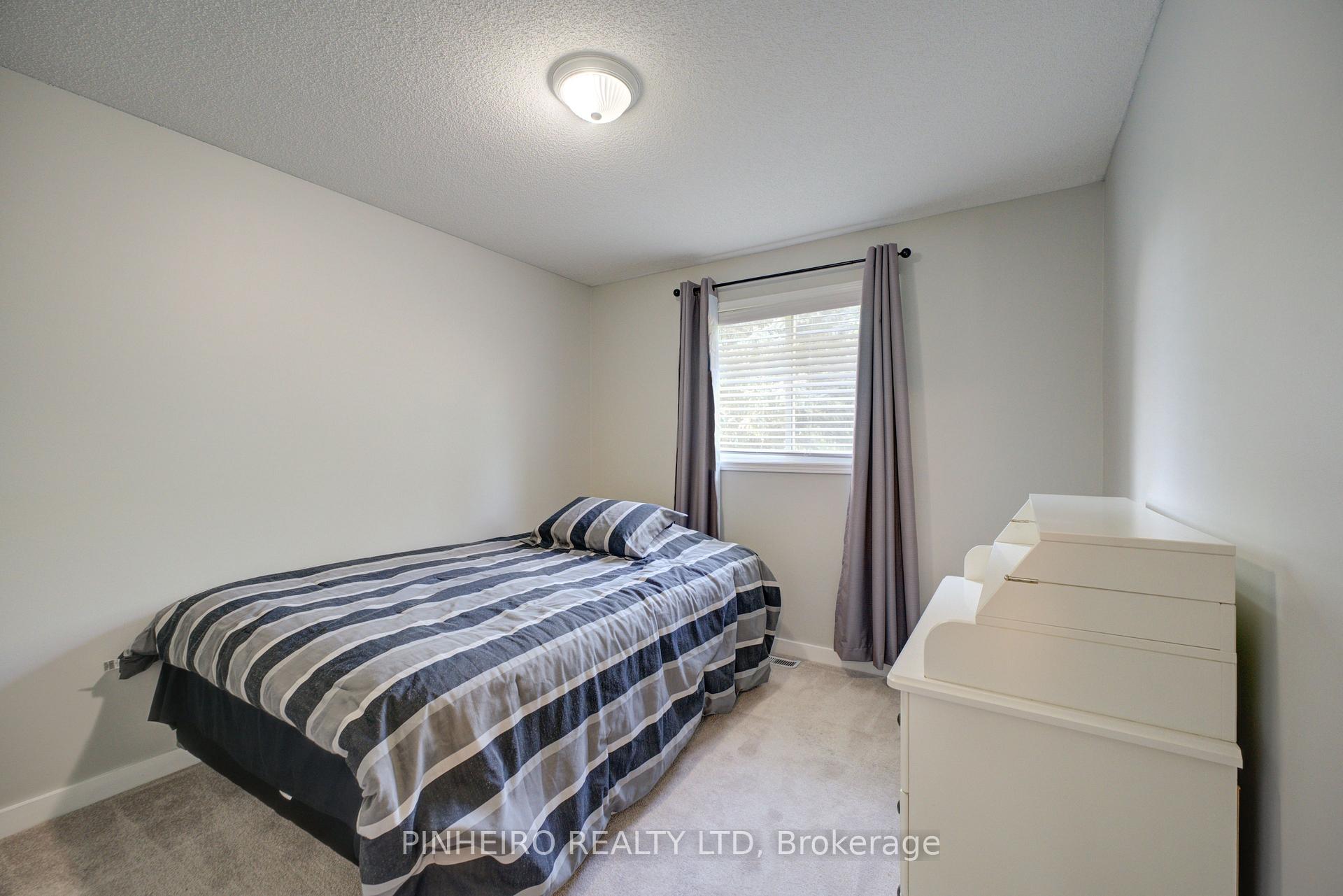 Photo 18 of 42 Hickory Boulevard W, Strathroy-Caradoc, SE — HOMEH