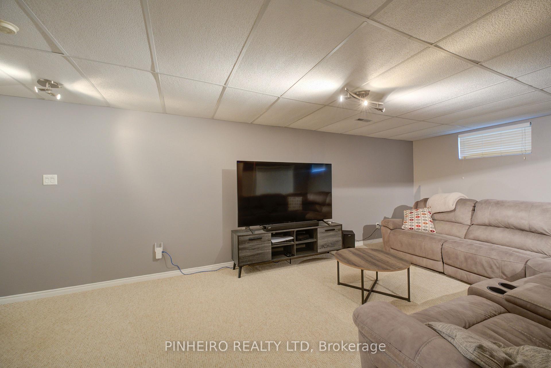 Photo 26 of 42 Hickory Boulevard W, Strathroy-Caradoc, SE — HOMEH