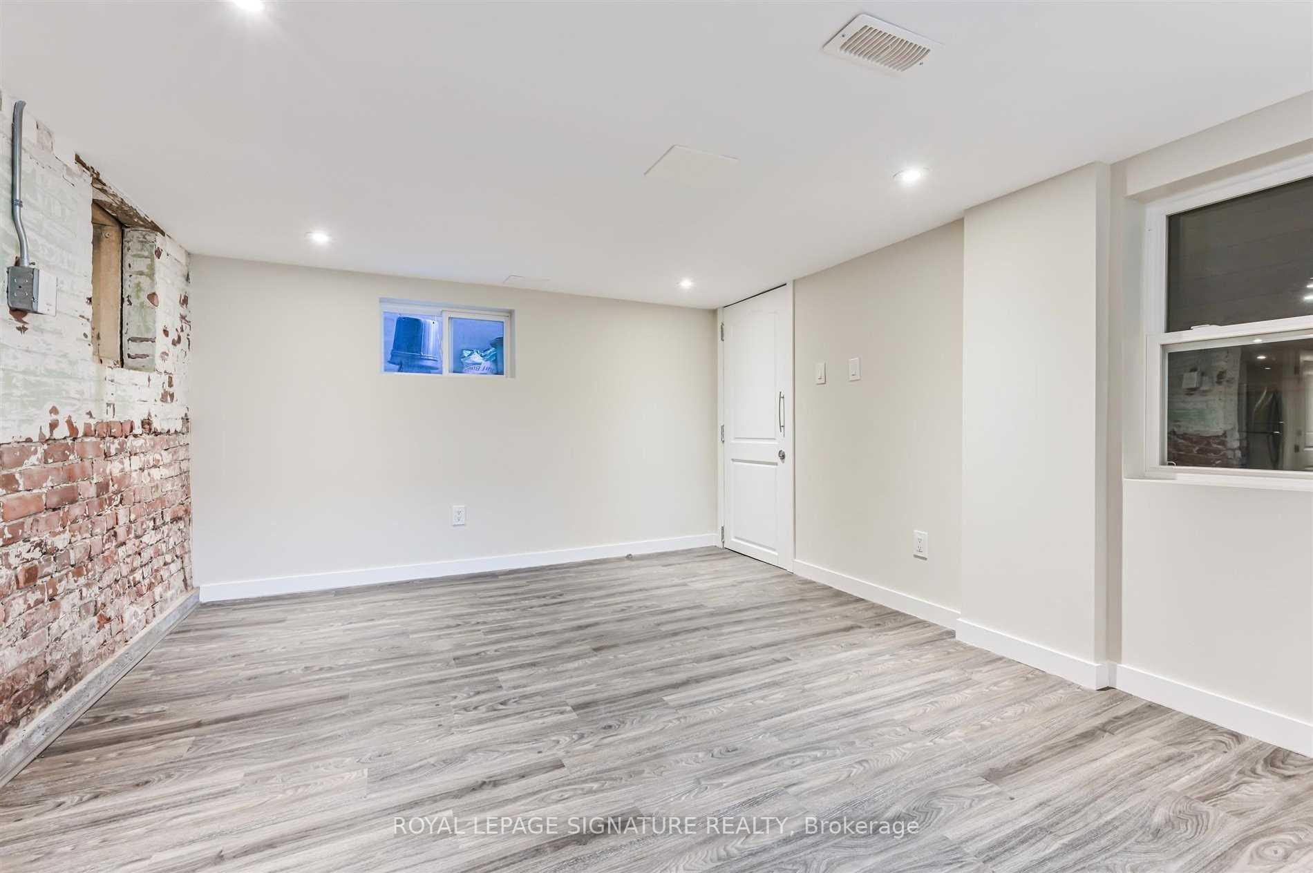 Photo 3 of Unit Lower, 147 Gloucester Grove, Toronto, Oakwood Village — HOMEH