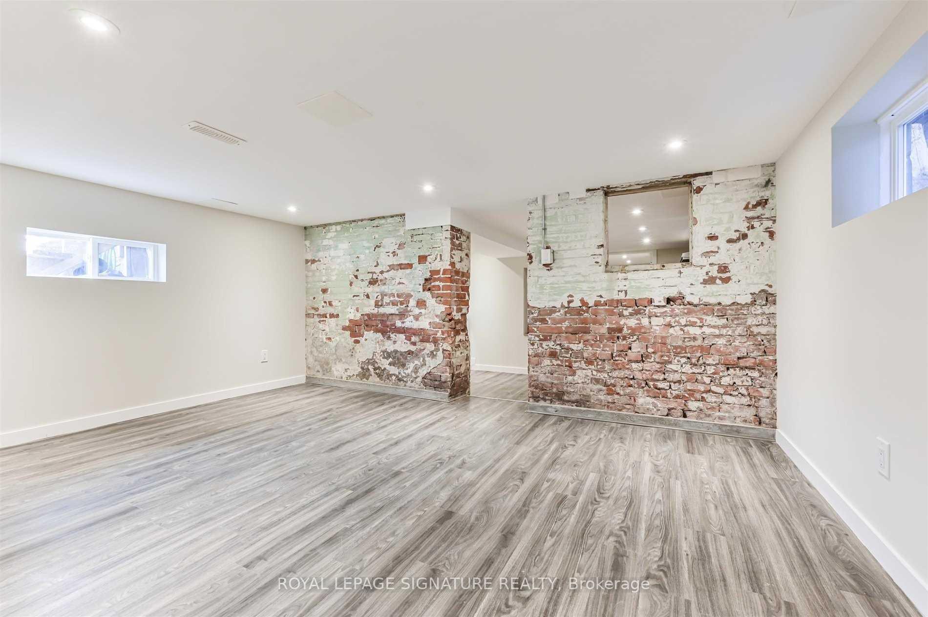 Photo 4 of Unit Lower, 147 Gloucester Grove, Toronto, Oakwood Village — HOMEH