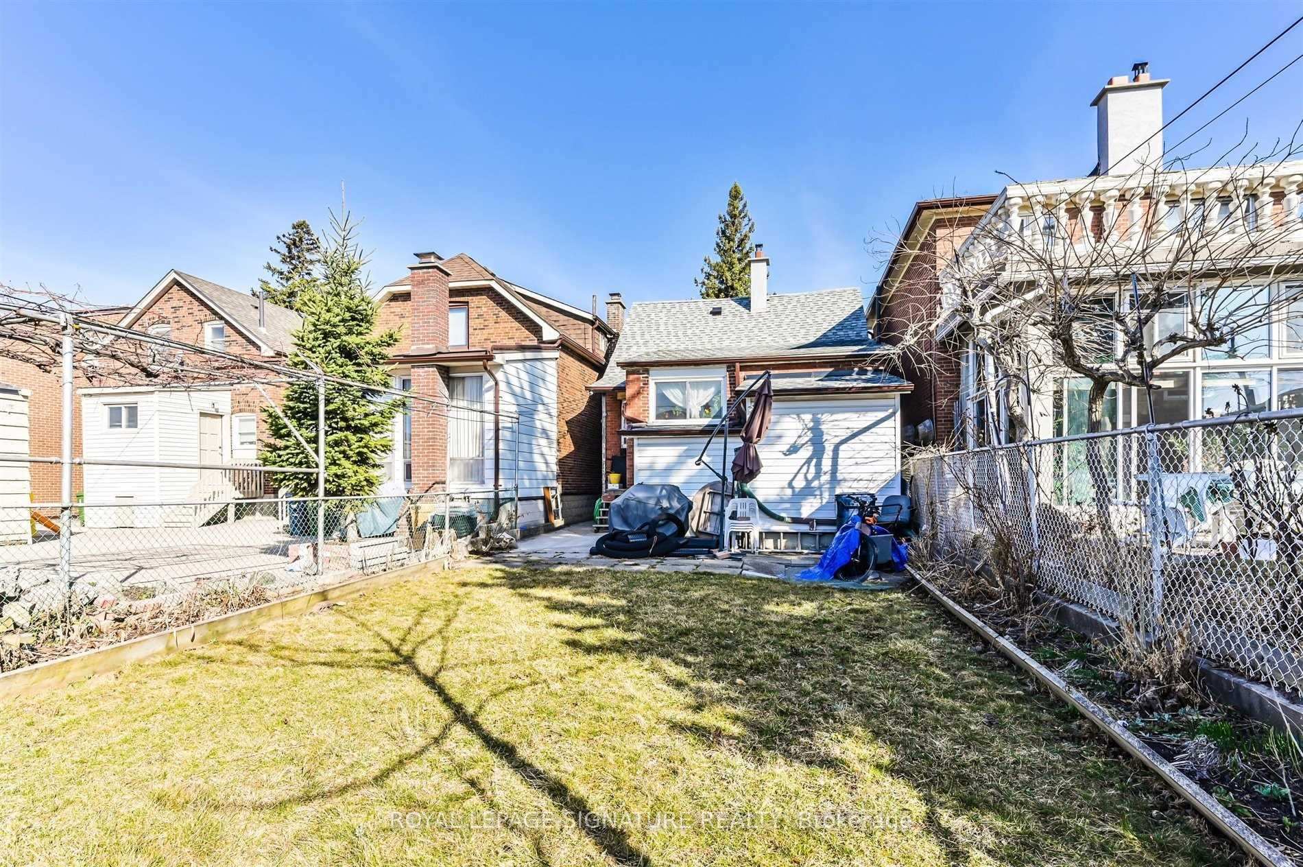 Photo 20 of Unit Lower, 147 Gloucester Grove, Toronto, Oakwood Village — HOMEH