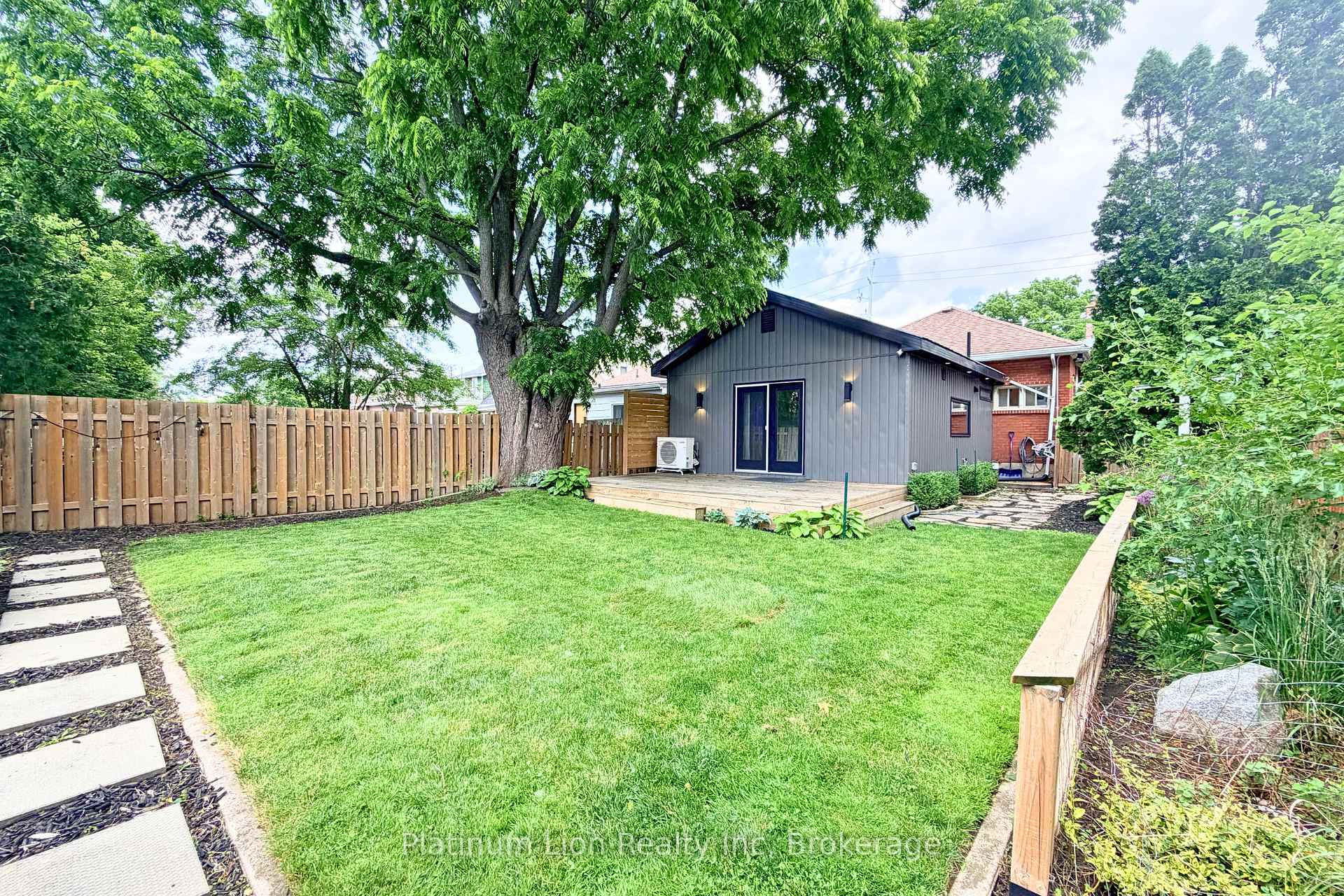 Photo 1 of 42 1/2 Strathcona Avenue, Brantford, Eagle Place West — HOMEH