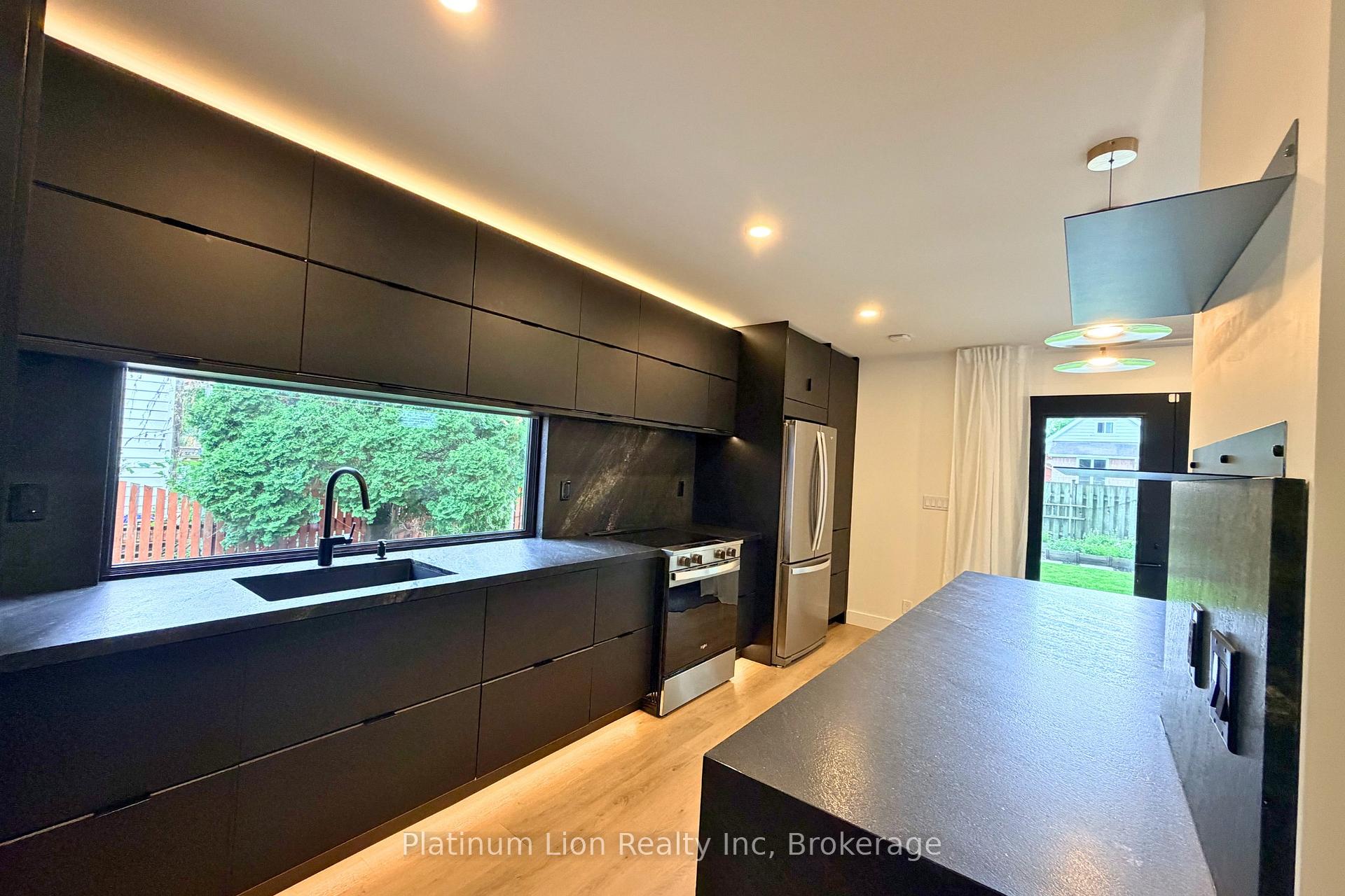 Photo 3 of 42 1/2 Strathcona Avenue, Brantford, Eagle Place West — HOMEH