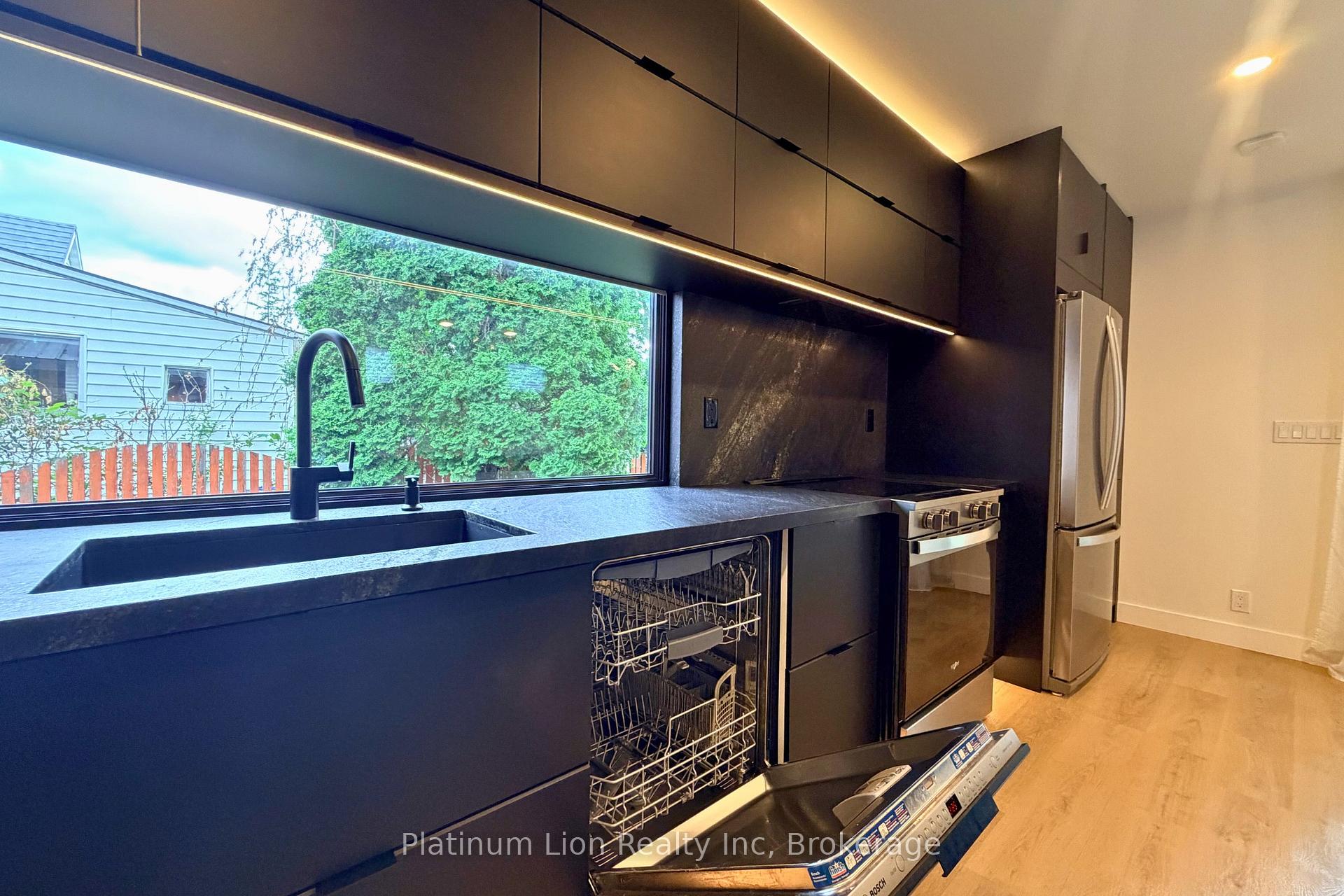Photo 5 of 42 1/2 Strathcona Avenue, Brantford, Eagle Place West — HOMEH