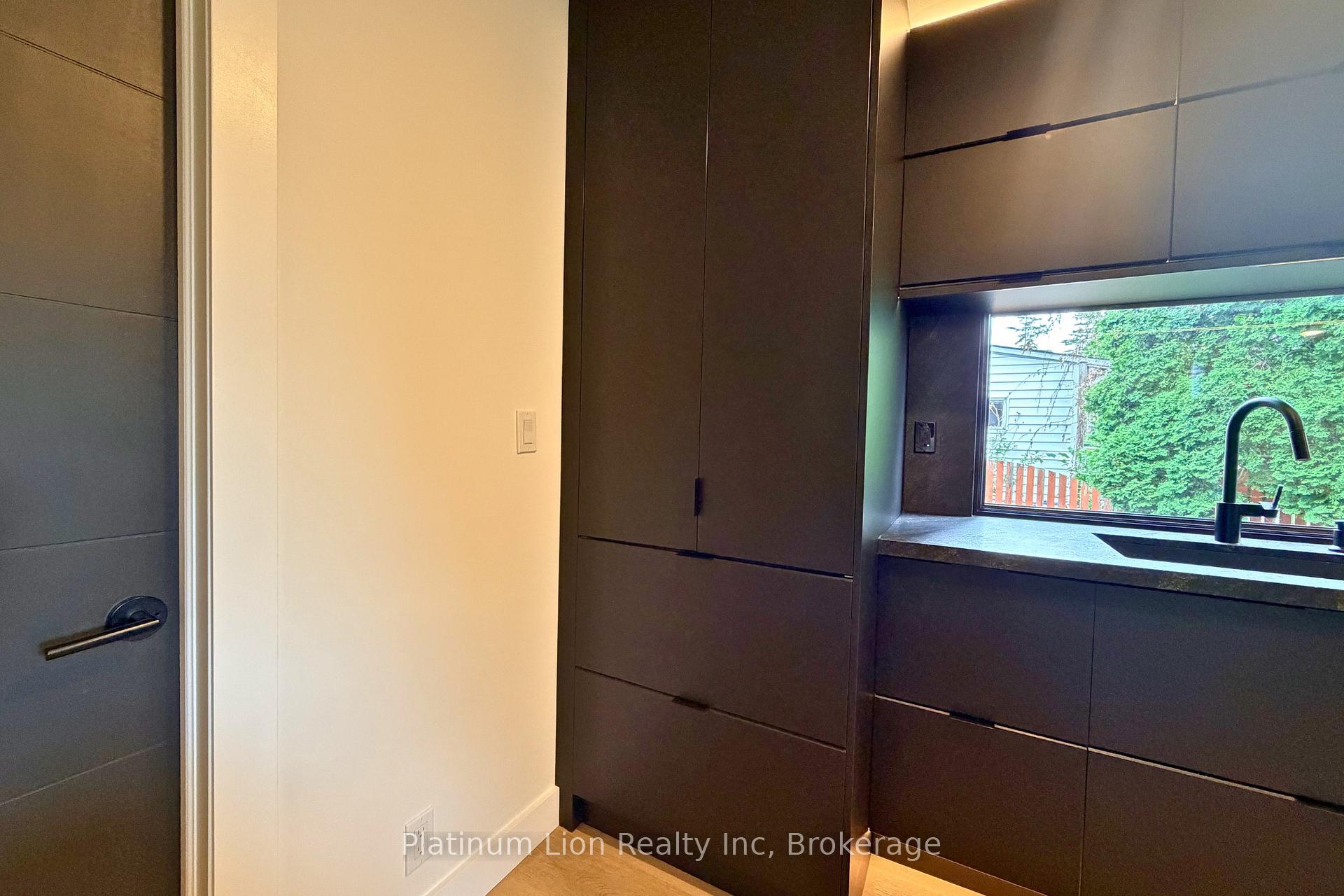 Photo 7 of 42 1/2 Strathcona Avenue, Brantford, Eagle Place West — HOMEH