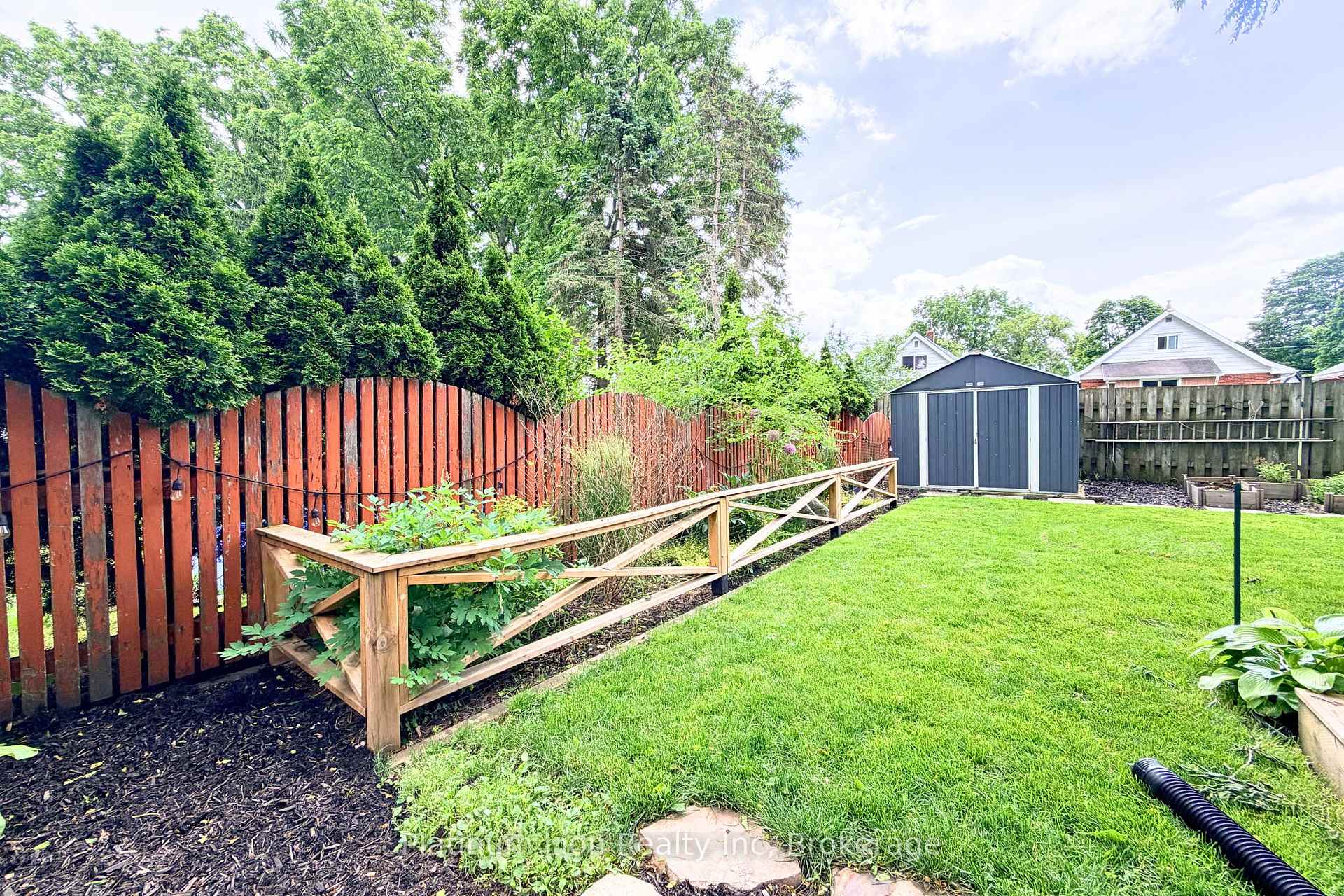 Photo 22 of 42 1/2 Strathcona Avenue, Brantford, Eagle Place West — HOMEH