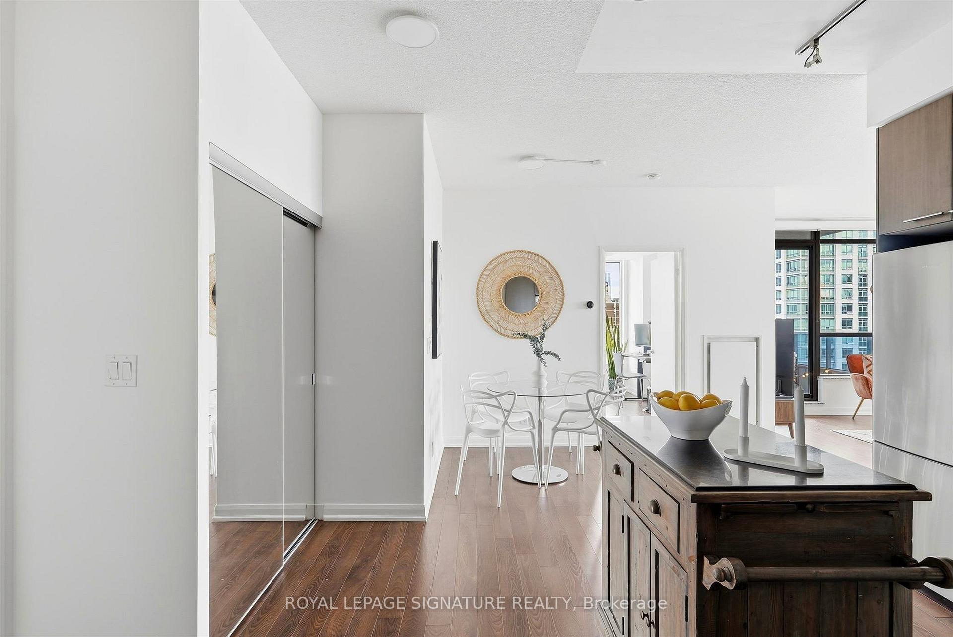 Photo 2 of Unit 2009, 500 Sherbourne Street, Toronto, North St. James Town — HOMEH