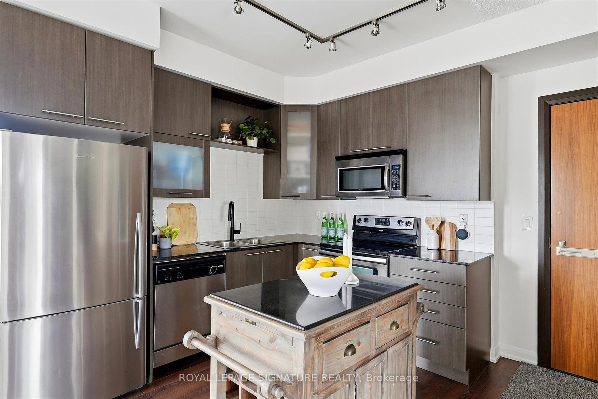 Photo 3 of Unit 2009, 500 Sherbourne Street, Toronto, North St. James Town — HOMEH