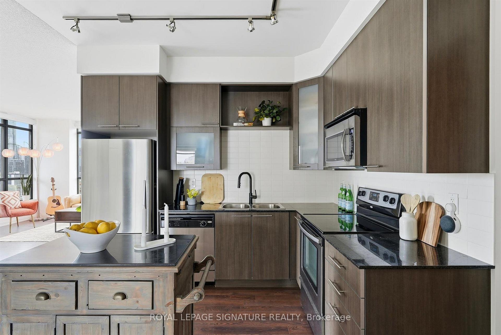 Photo 4 of Unit 2009, 500 Sherbourne Street, Toronto, North St. James Town — HOMEH