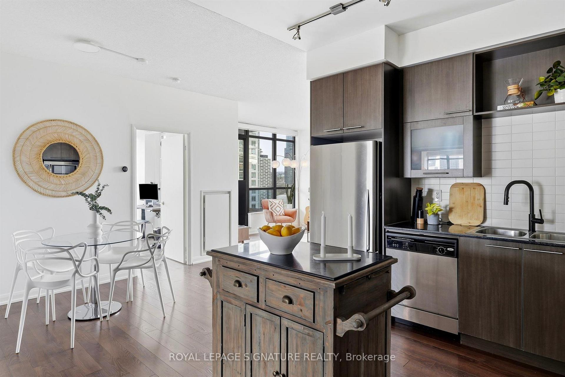 Photo 5 of Unit 2009, 500 Sherbourne Street, Toronto, North St. James Town — HOMEH