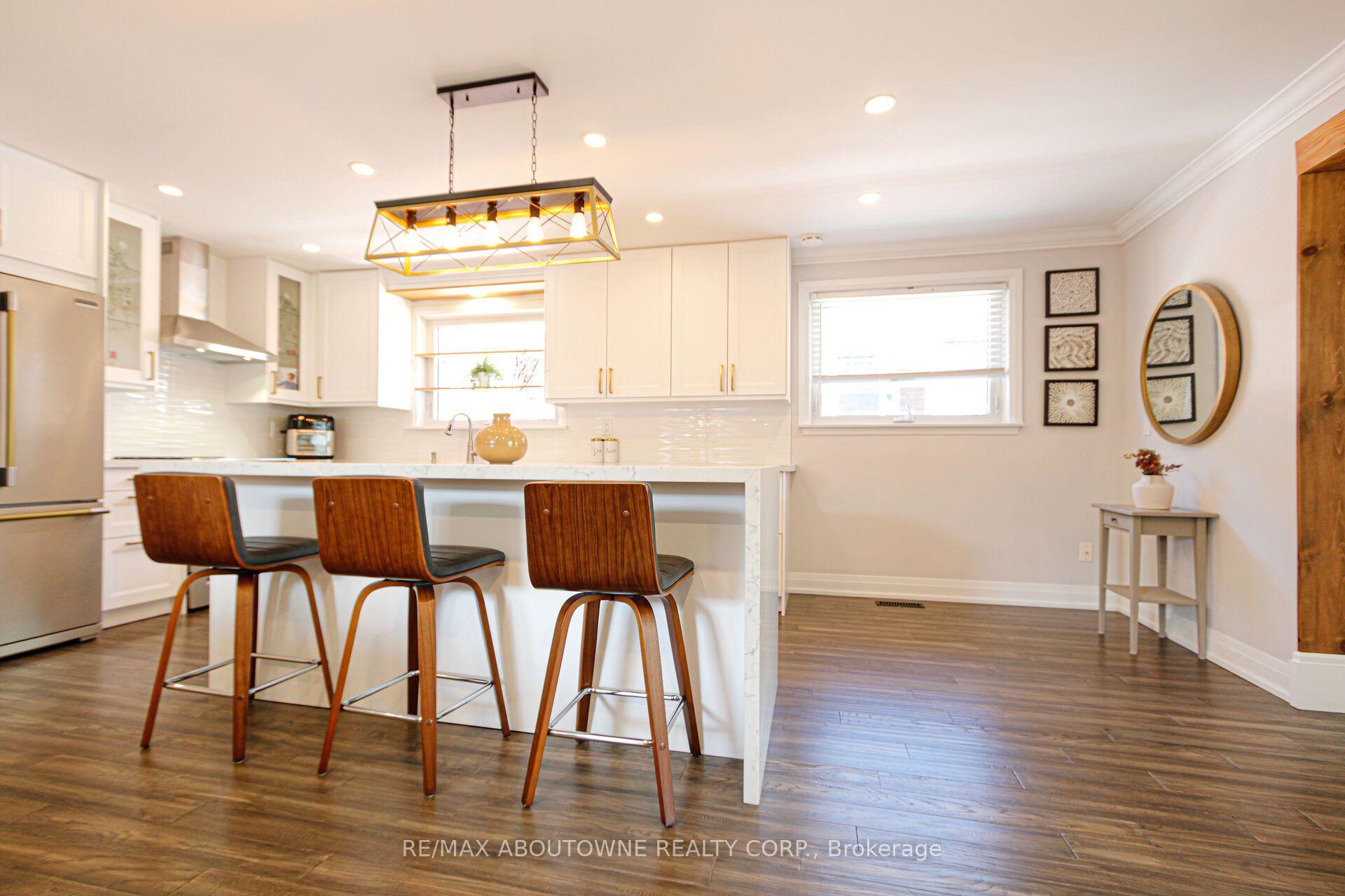 Photo 7 of 3302 Cardross Road, Mississauga, Applewood — HOMEH