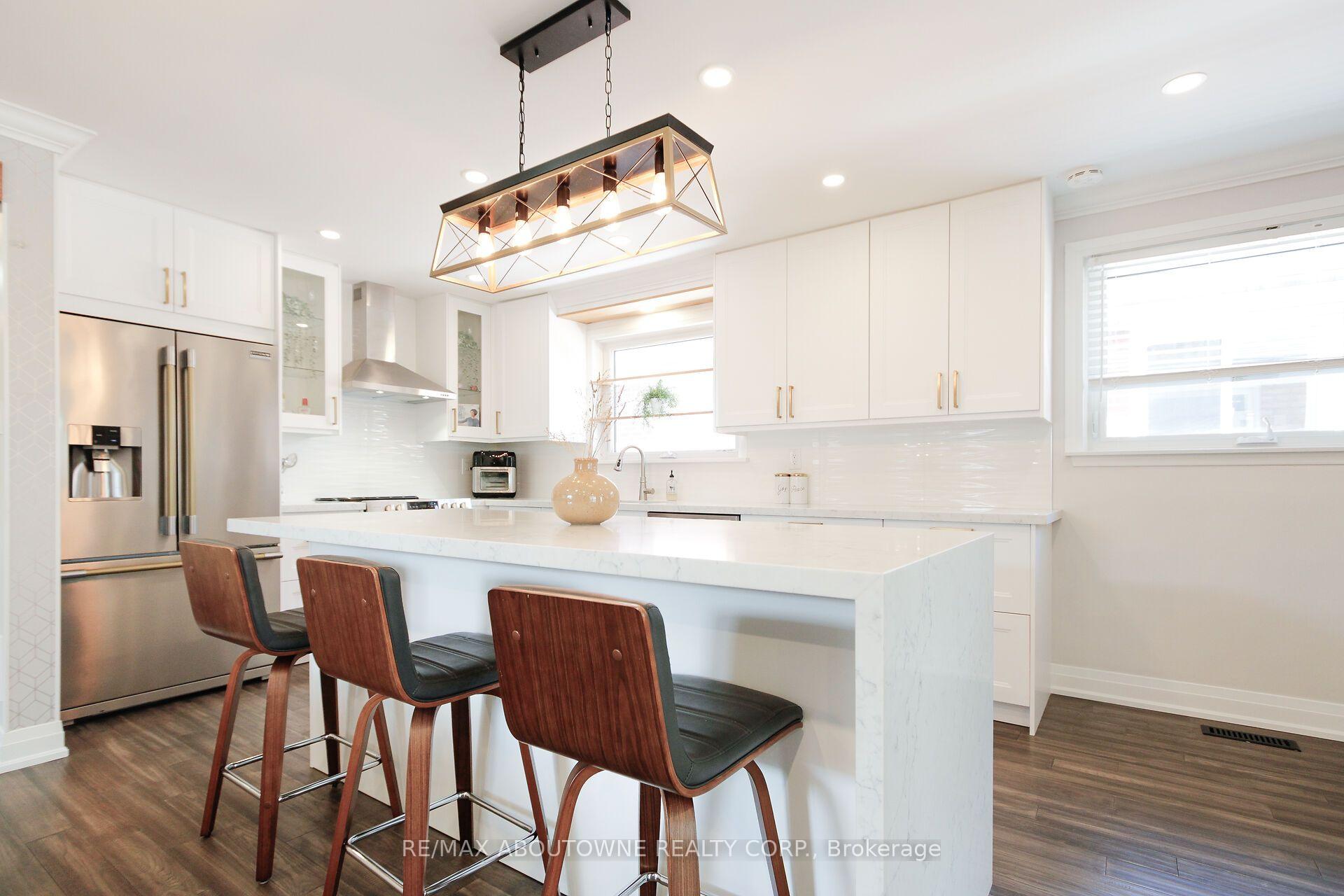 Photo 8 of 3302 Cardross Road, Mississauga, Applewood — HOMEH