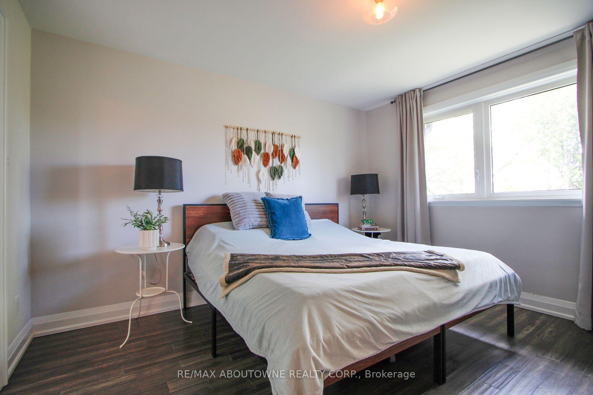 Photo 17 of 3302 Cardross Road, Mississauga, Applewood — HOMEH