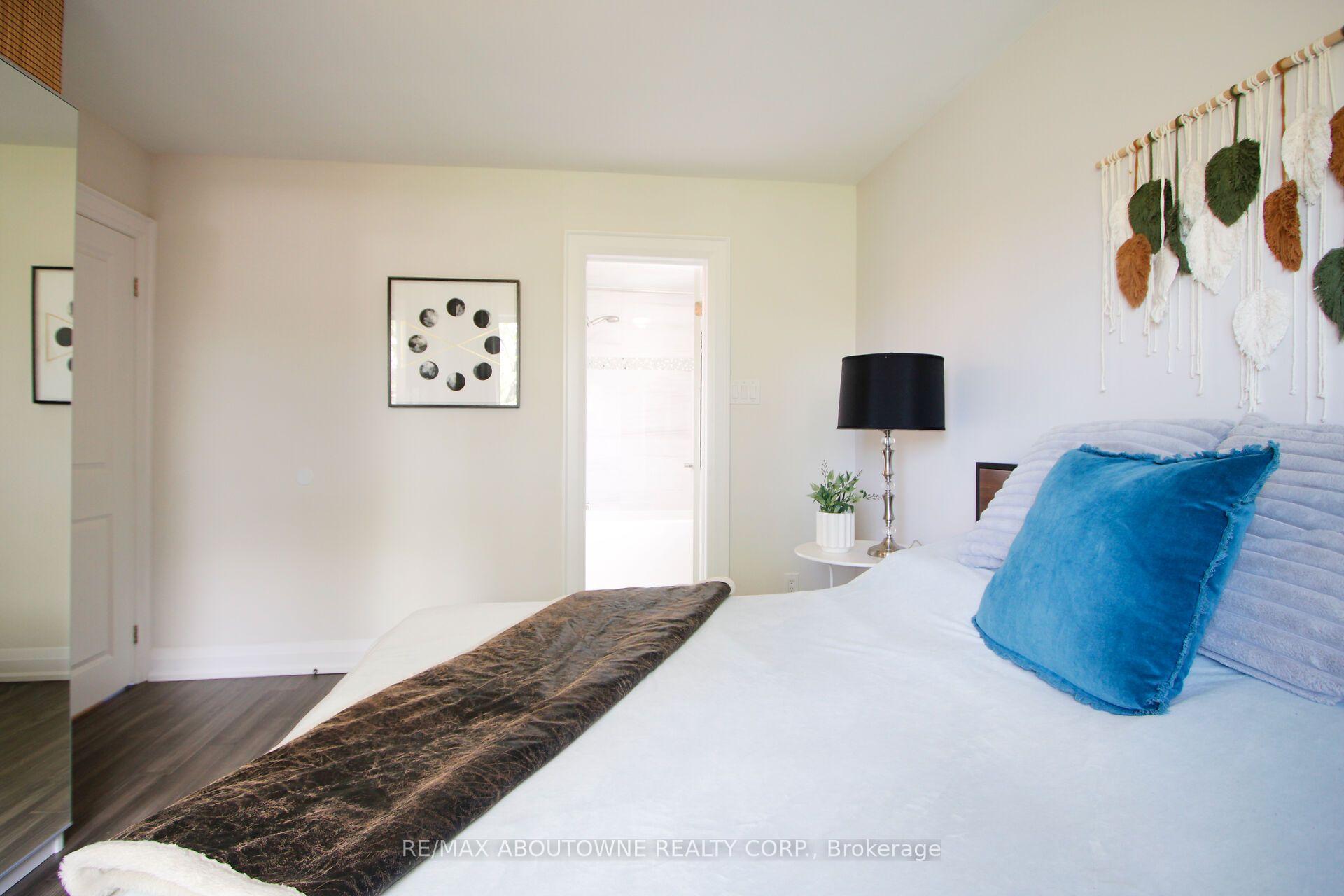 Photo 18 of 3302 Cardross Road, Mississauga, Applewood — HOMEH