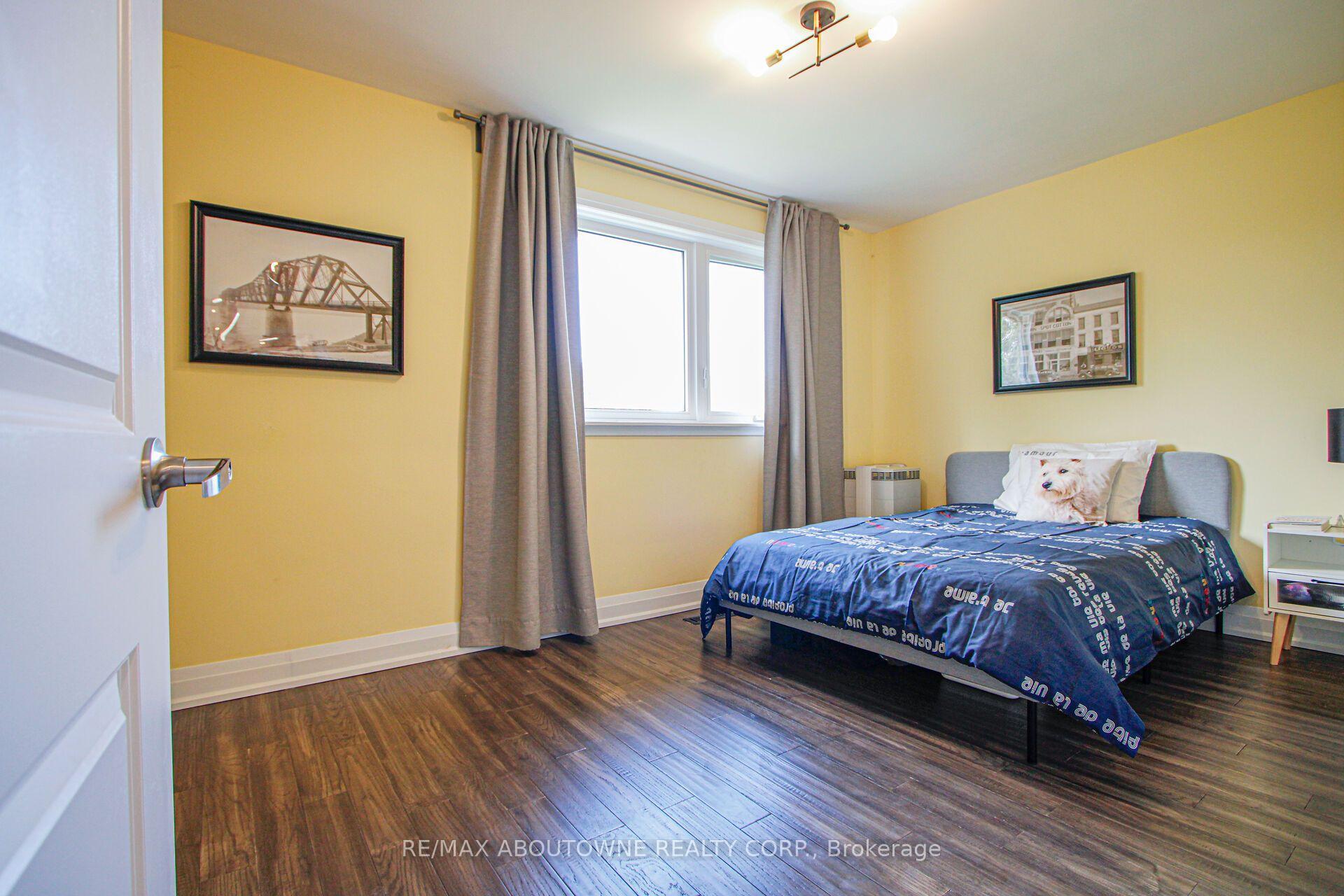 Photo 23 of 3302 Cardross Road, Mississauga, Applewood — HOMEH