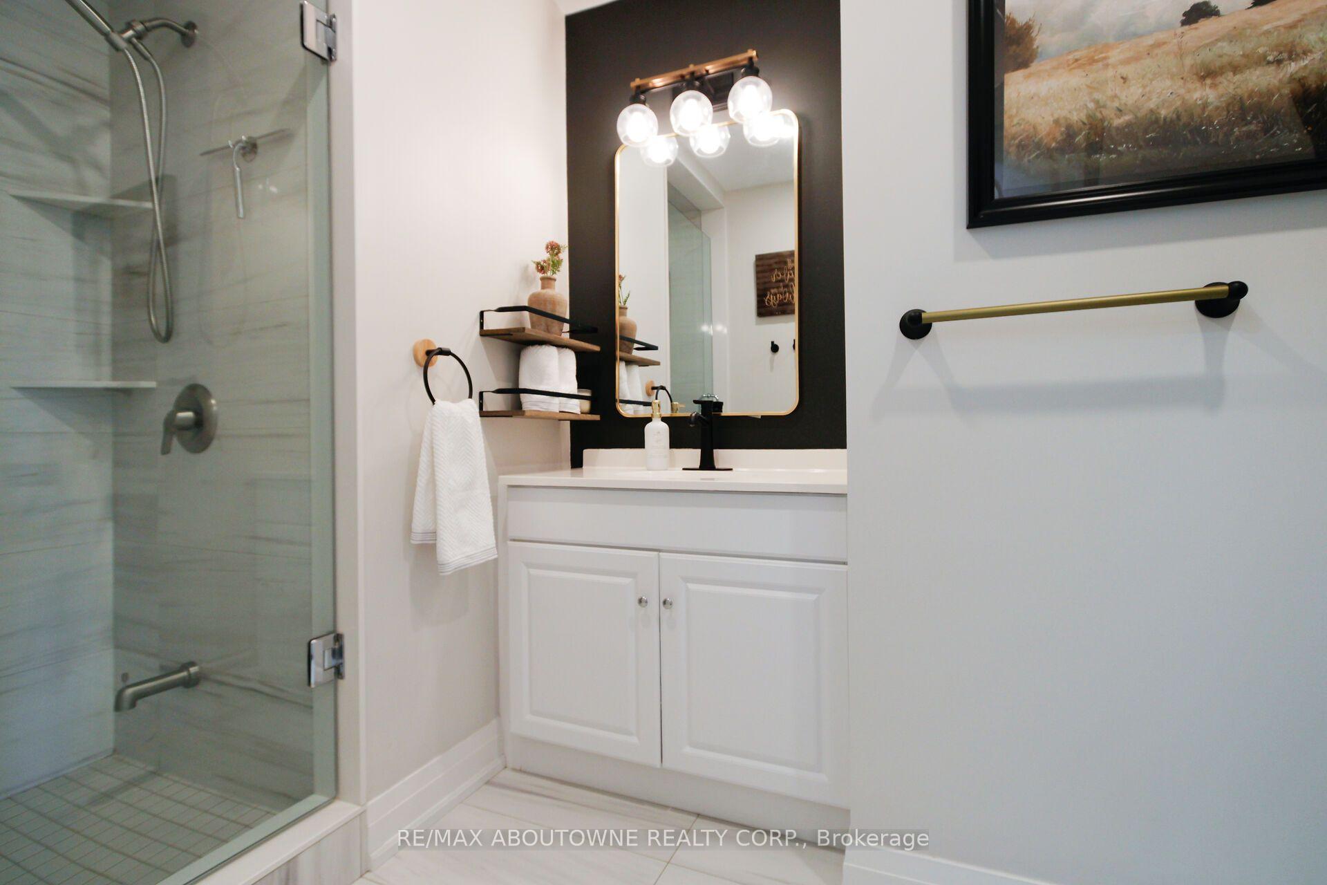Photo 26 of 3302 Cardross Road, Mississauga, Applewood — HOMEH
