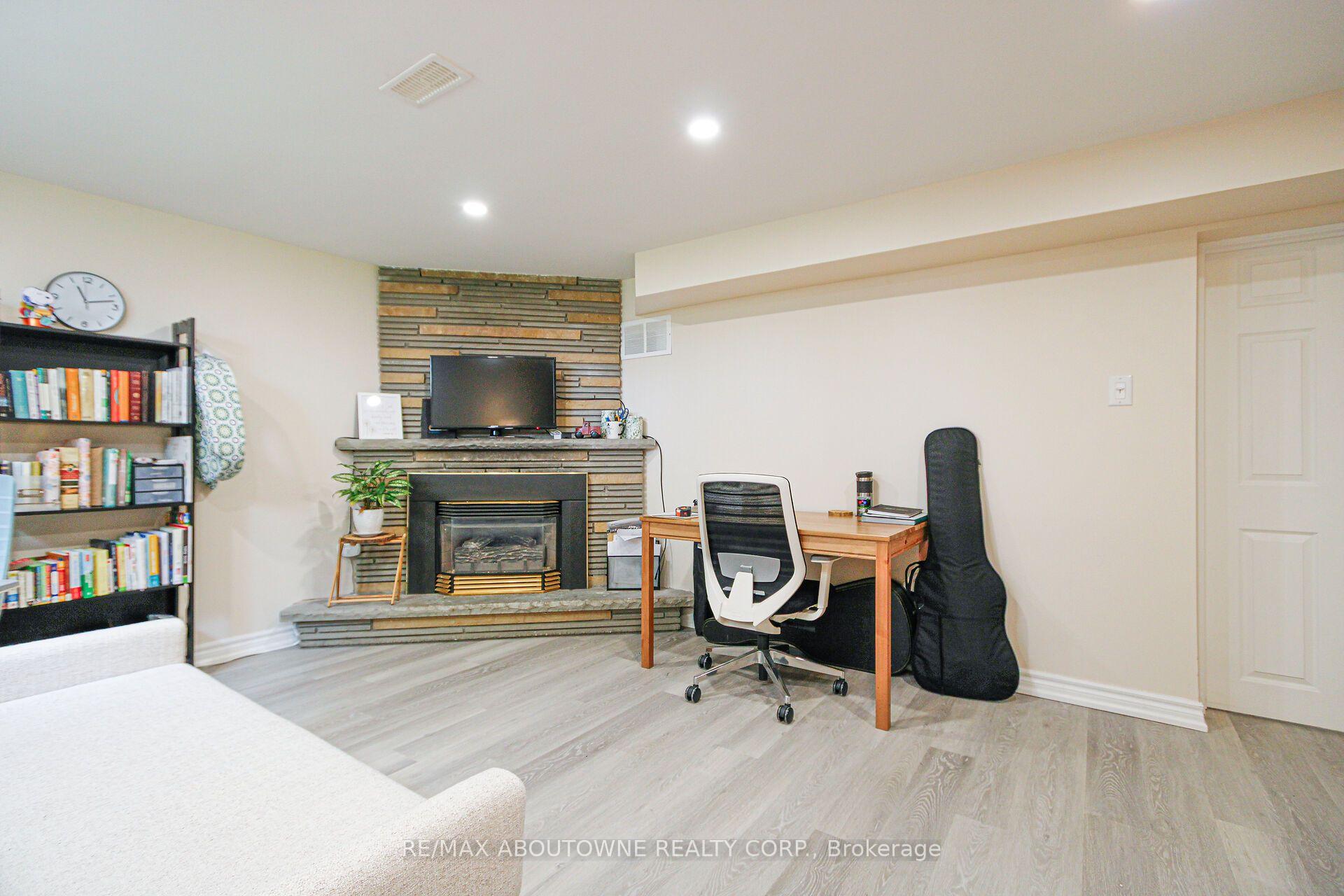 Photo 30 of 3302 Cardross Road, Mississauga, Applewood — HOMEH