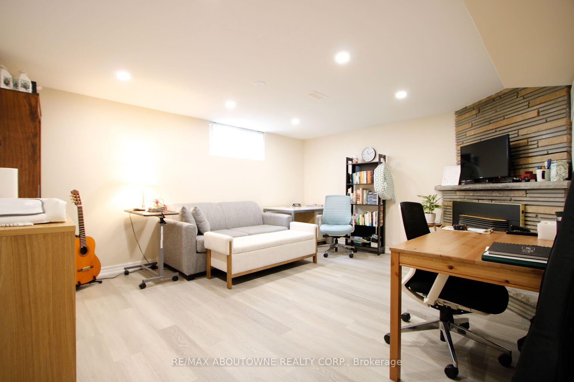 Photo 31 of 3302 Cardross Road, Mississauga, Applewood — HOMEH