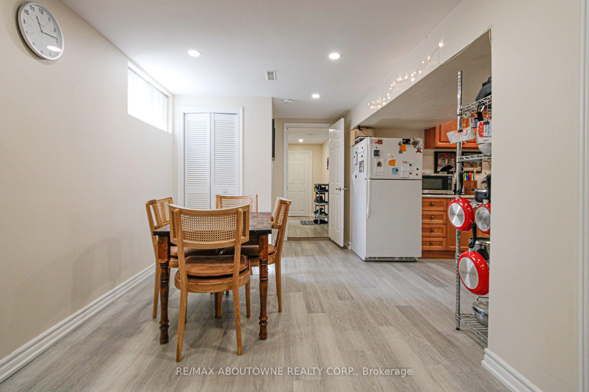 Photo 32 of 3302 Cardross Road, Mississauga, Applewood — HOMEH