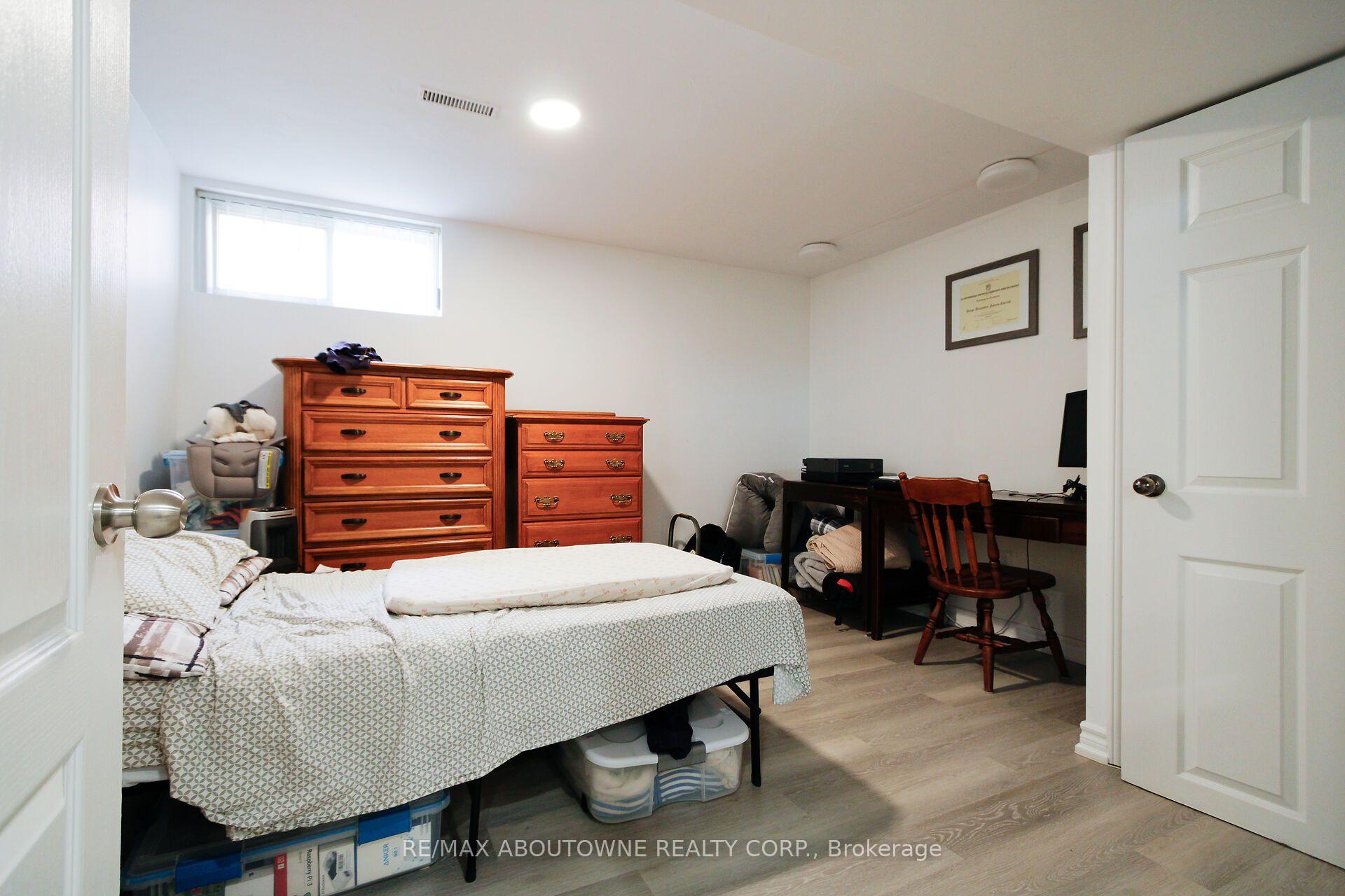 Photo 35 of 3302 Cardross Road, Mississauga, Applewood — HOMEH