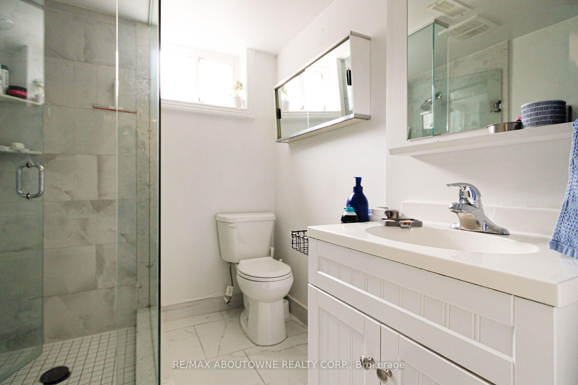 Photo 36 of 3302 Cardross Road, Mississauga, Applewood — HOMEH